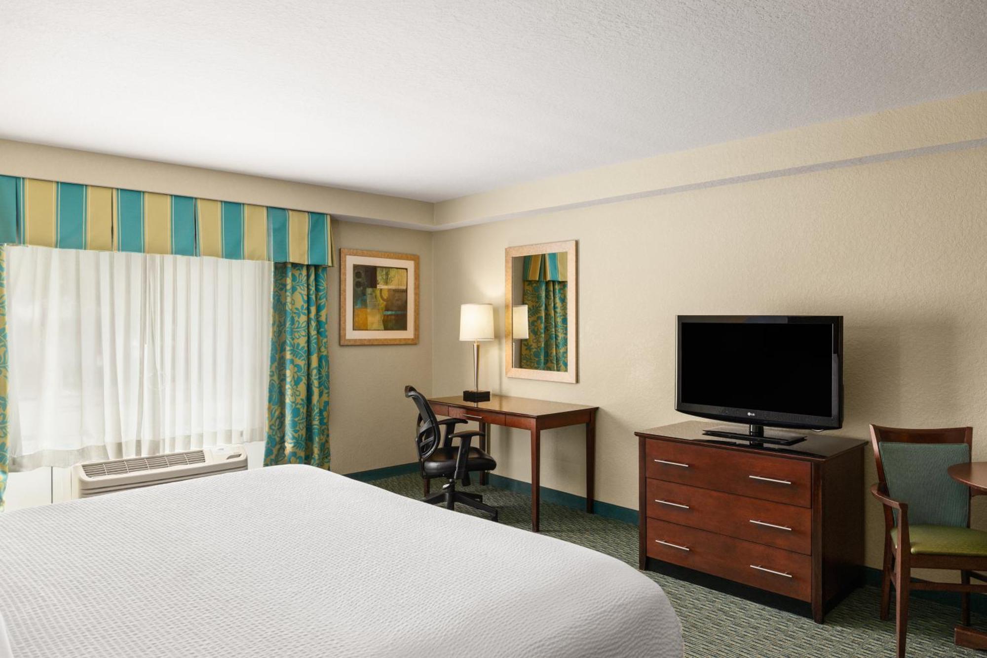Standard Queen Room Two Queen Beds