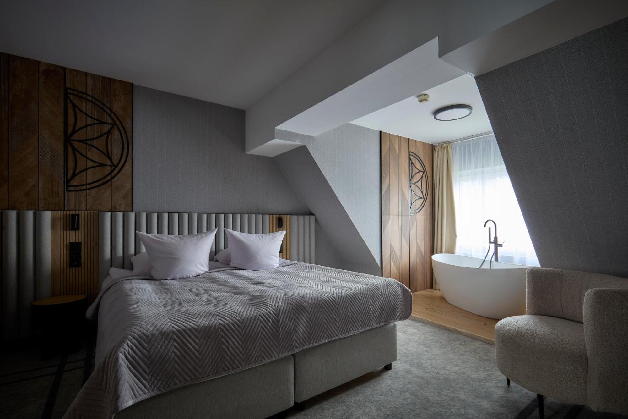 One bedroom Suite Apartment with bath