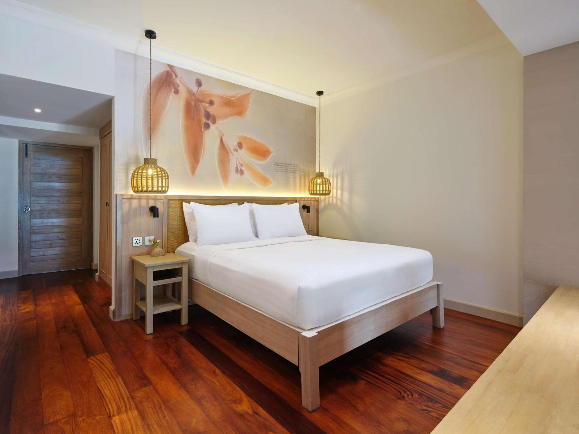Seaview Hillside Pool Suite
