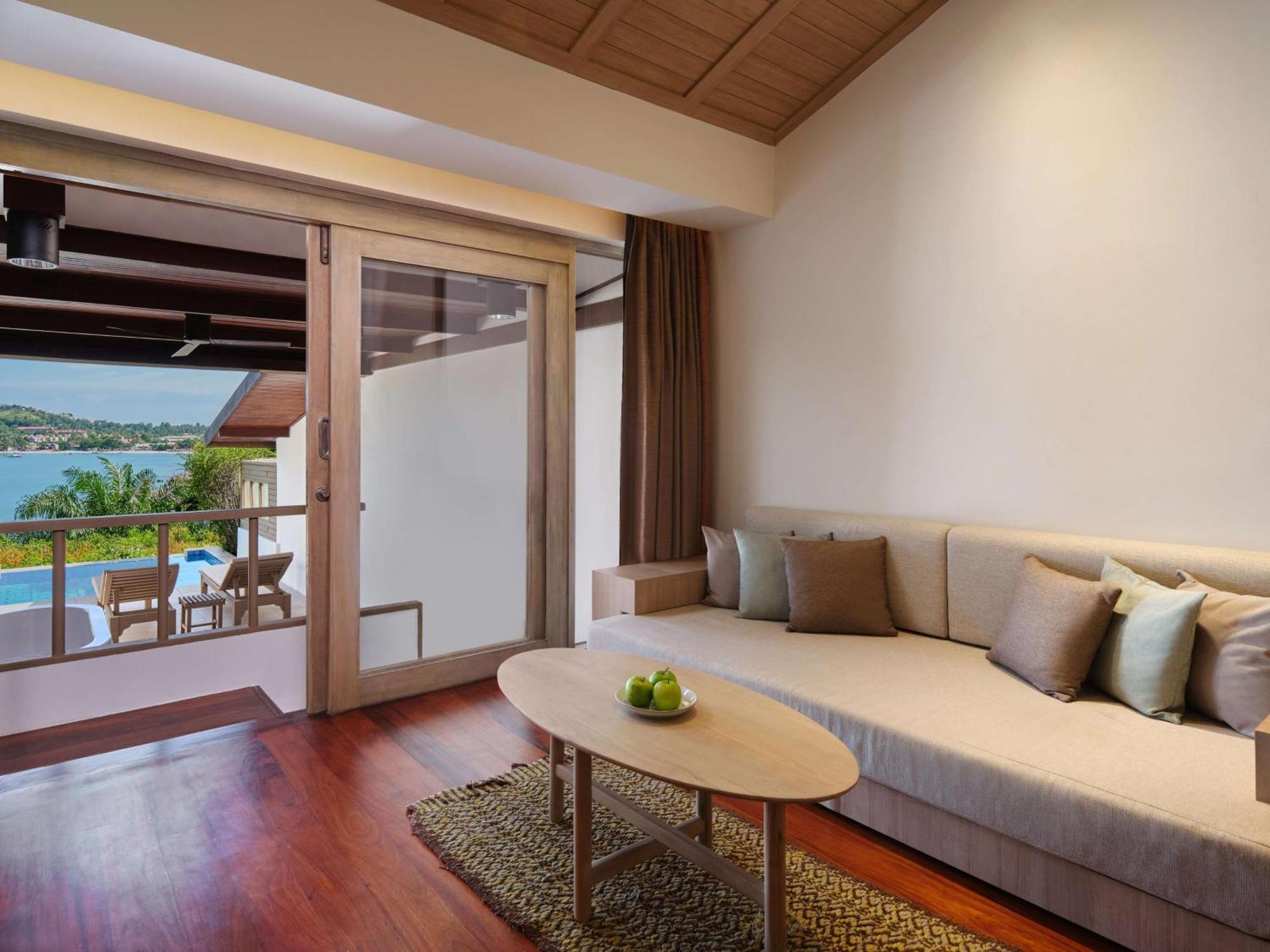 Seaview Hillside Pool Suite