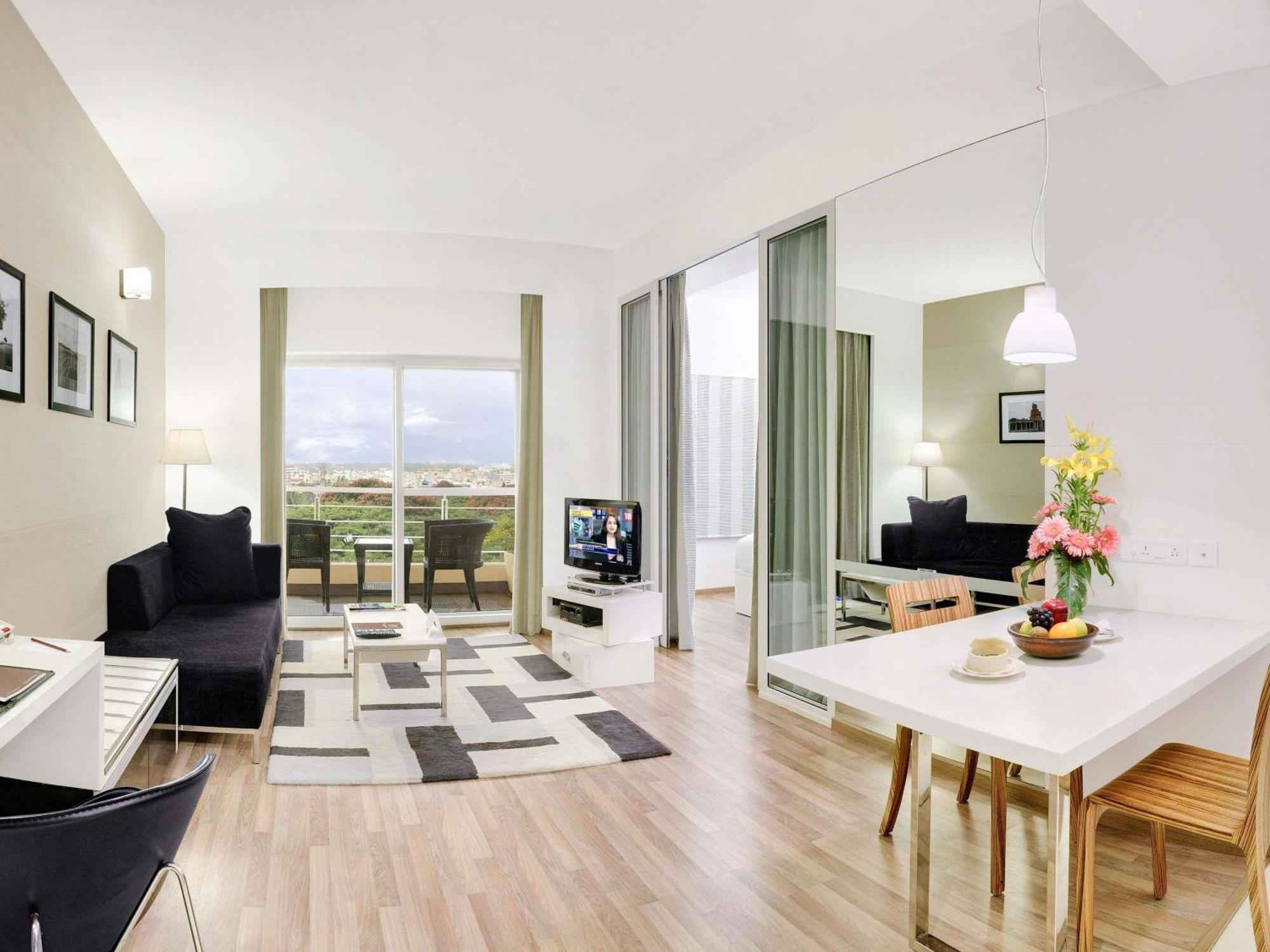 Executive Suite Balcony on food soft beverages spa Happy Hour 11 at By the Blue