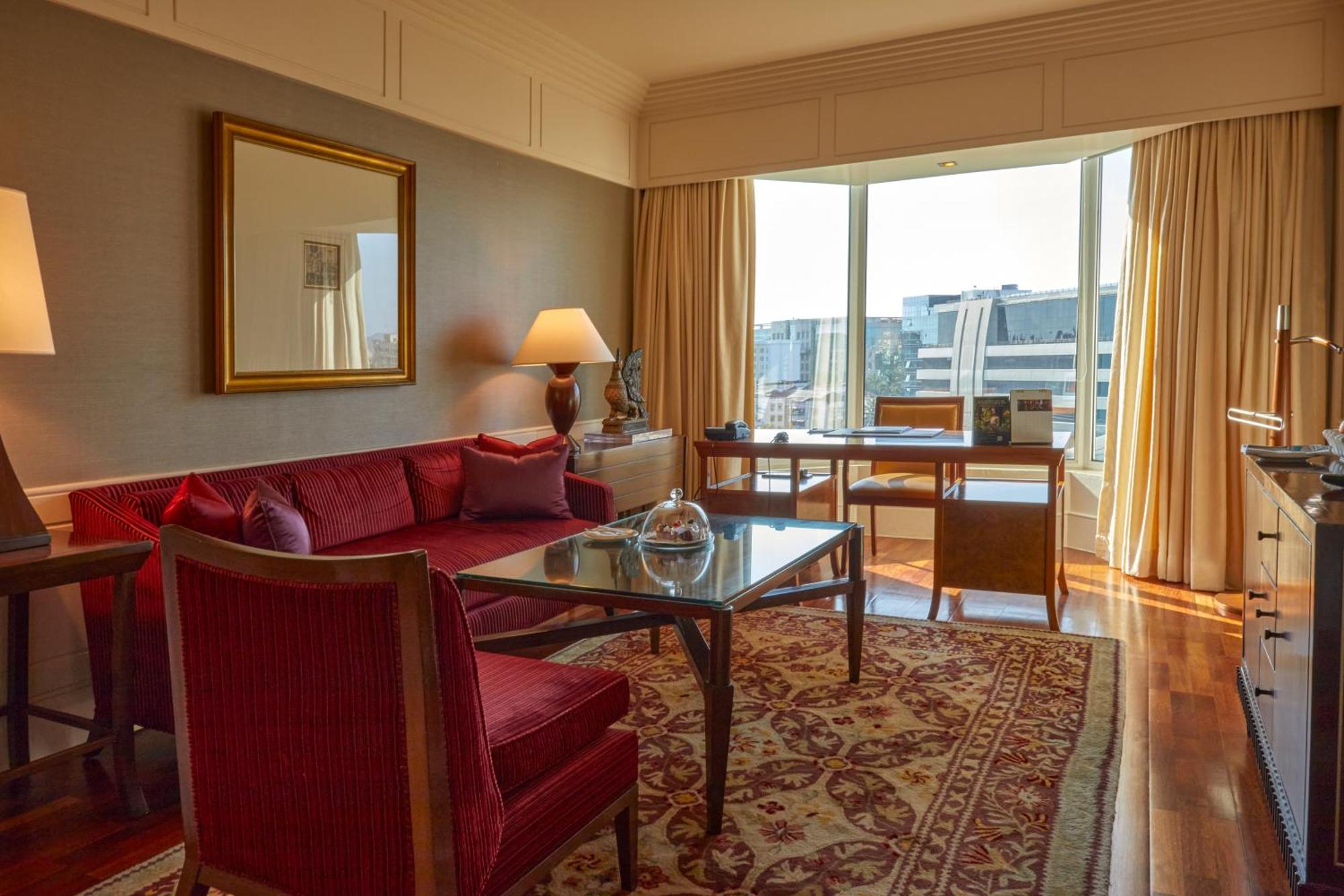 Royal Club Parlor Suite Bathtub Airport Transfers High Tea Evening Cocktail Hours
