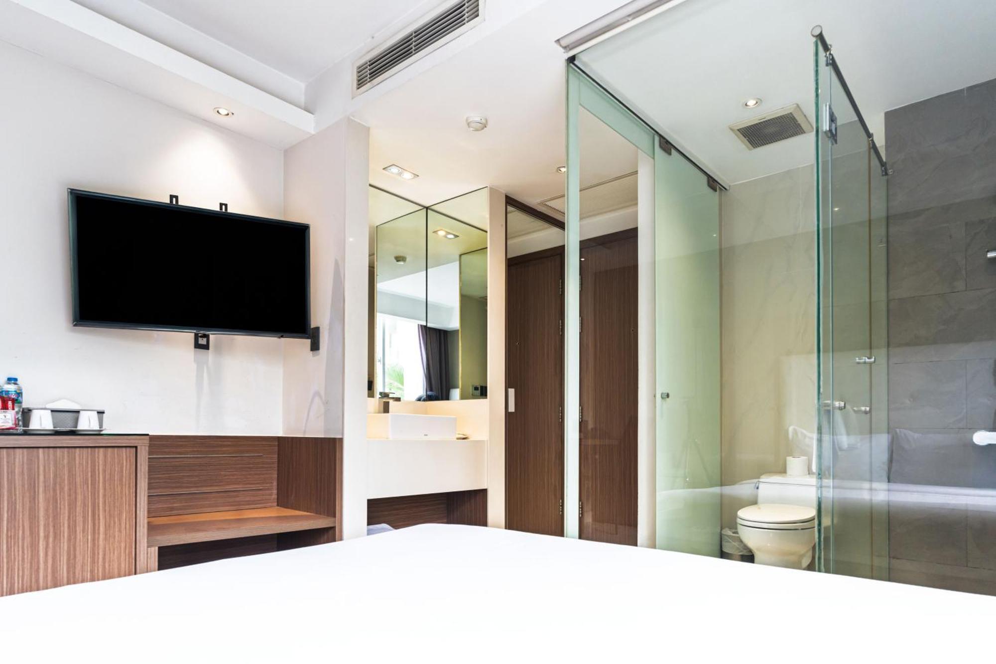 Deluxe Queen Room Window