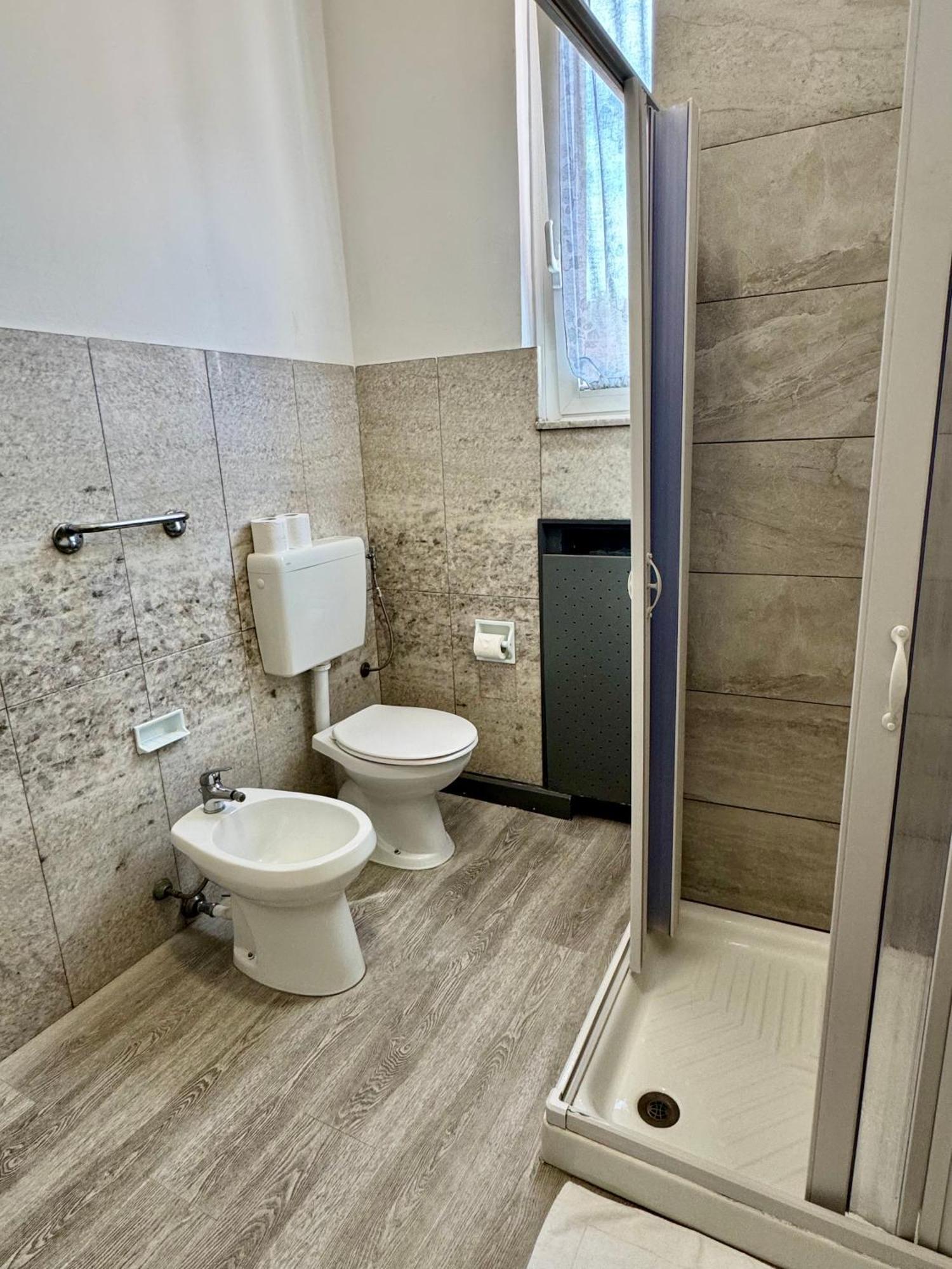 Camera Tripla Basic con Bagno in Comune