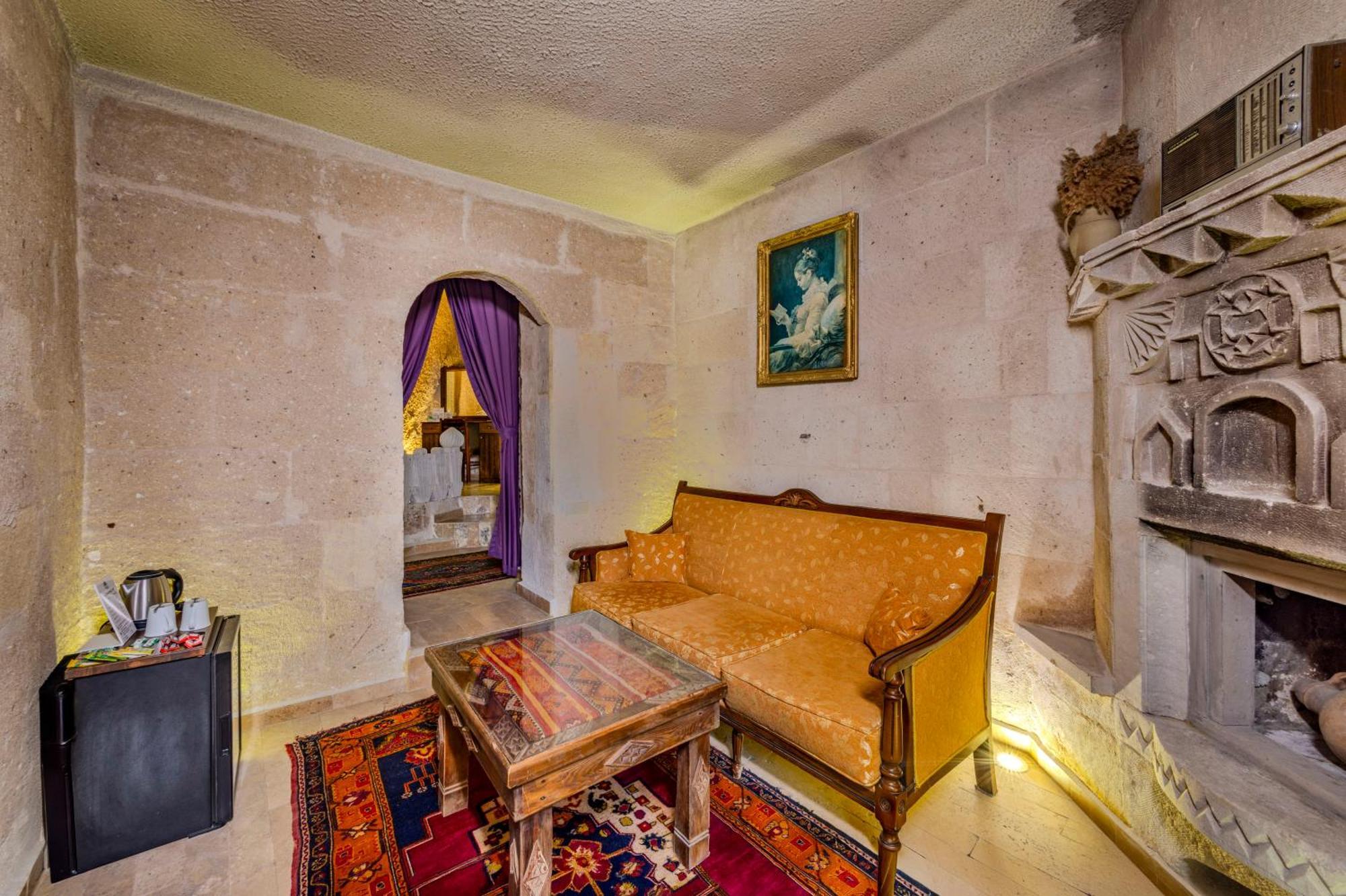 Cave Deluxe Double Room