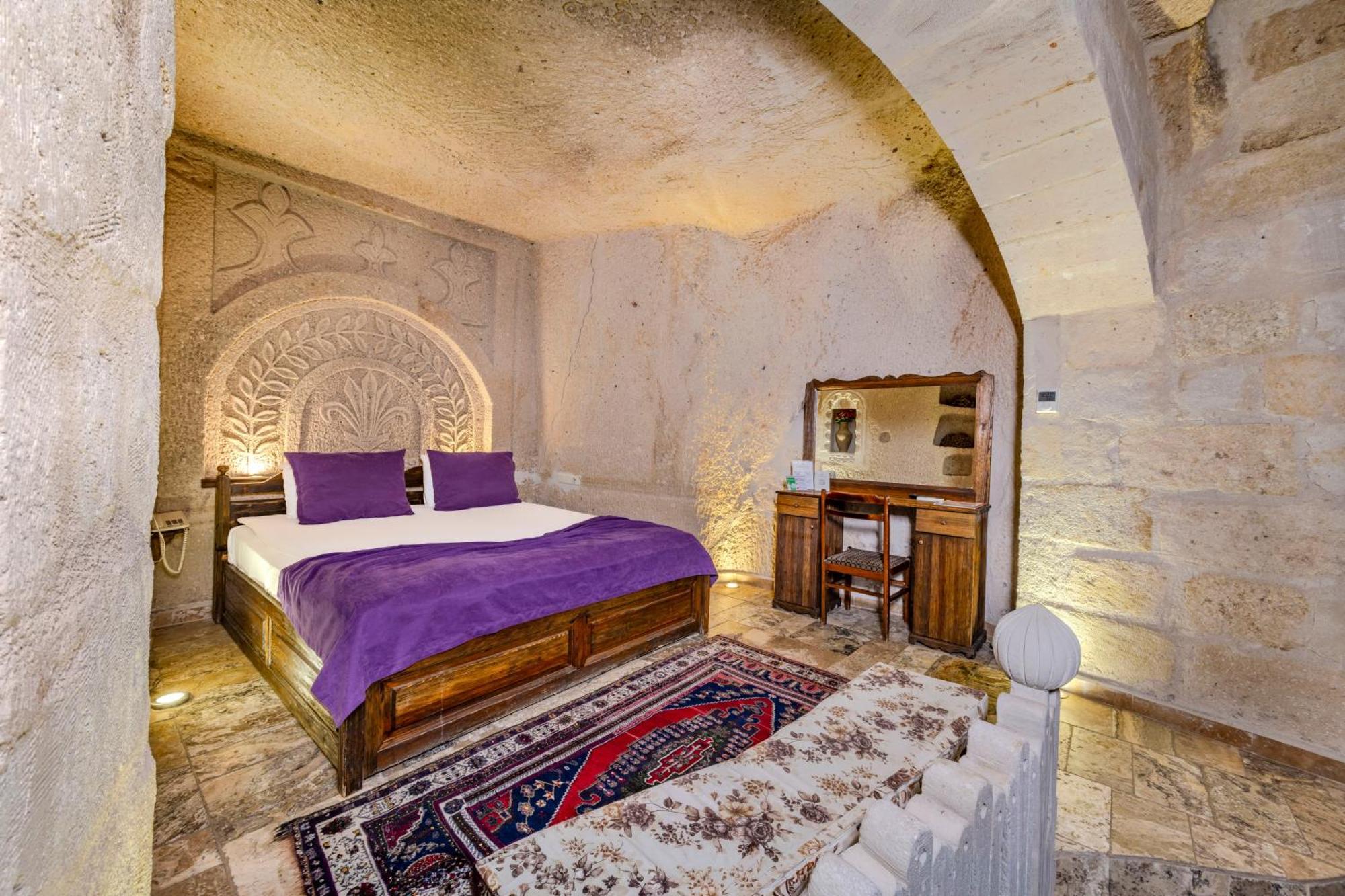 Cave Deluxe Double Room