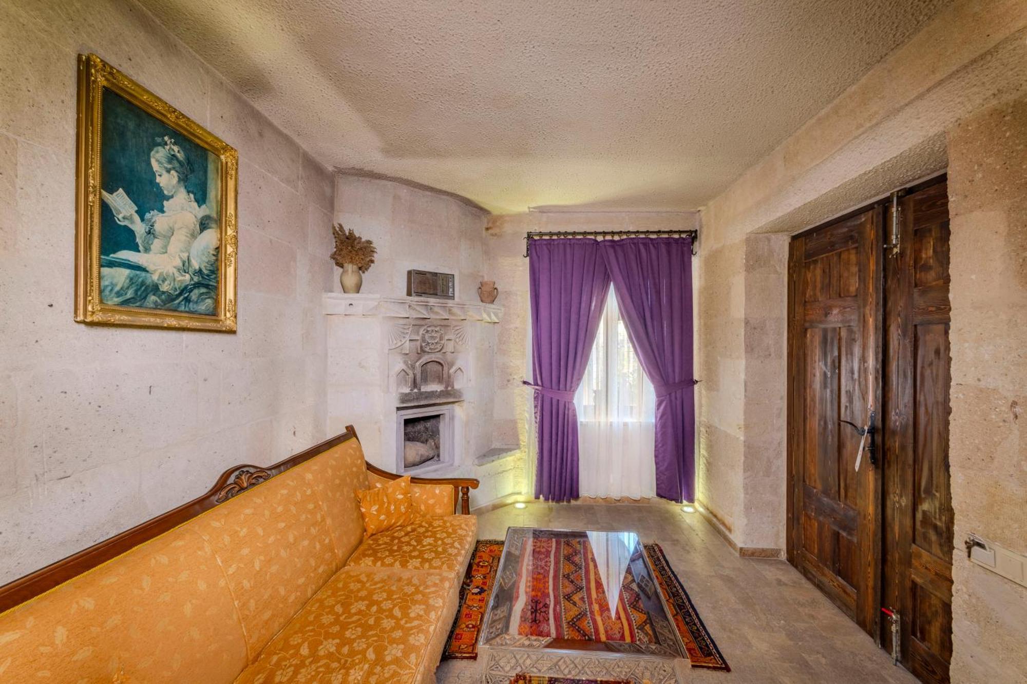 Cave Deluxe Double Room