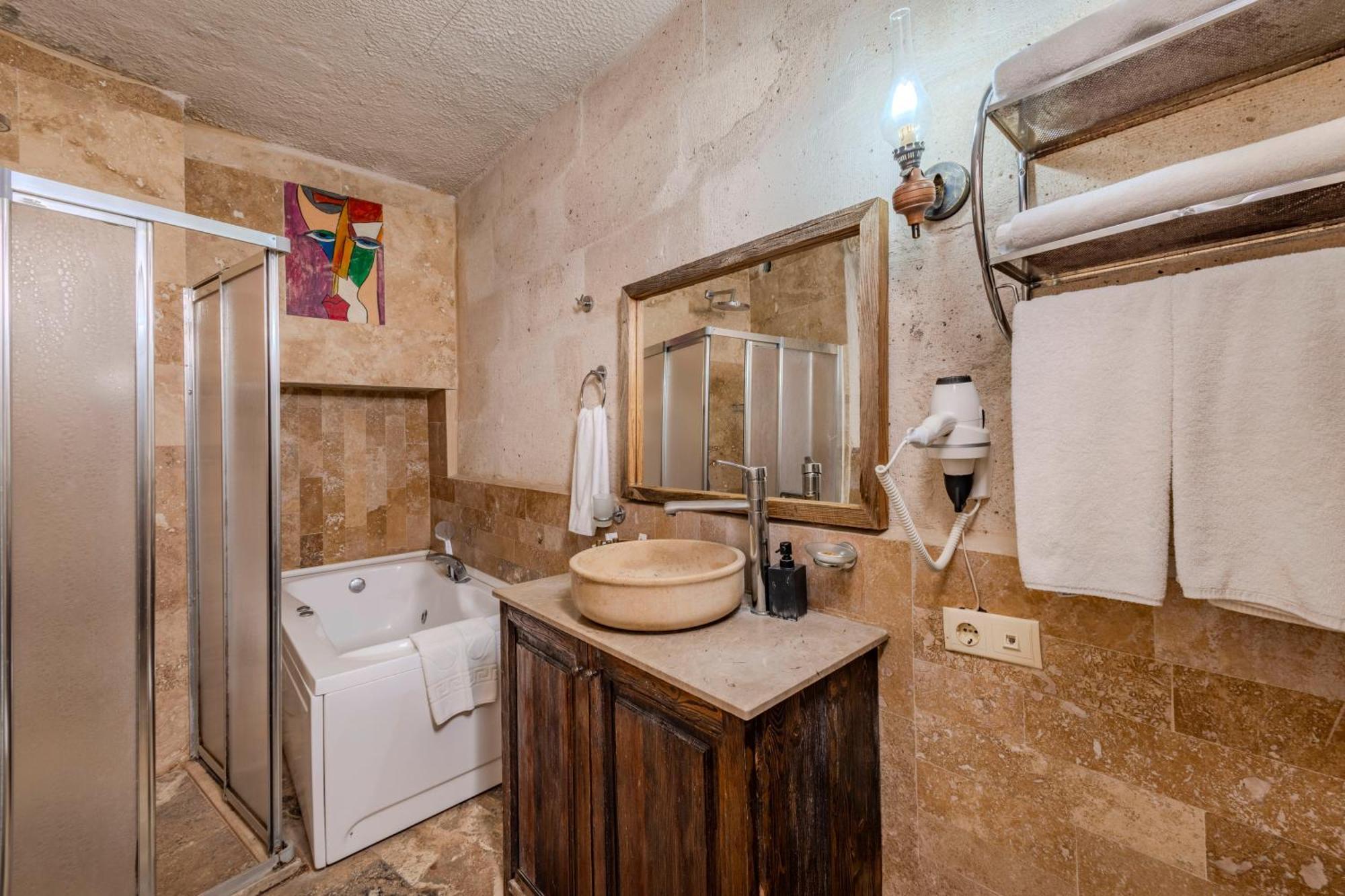 Cave Deluxe Double Room