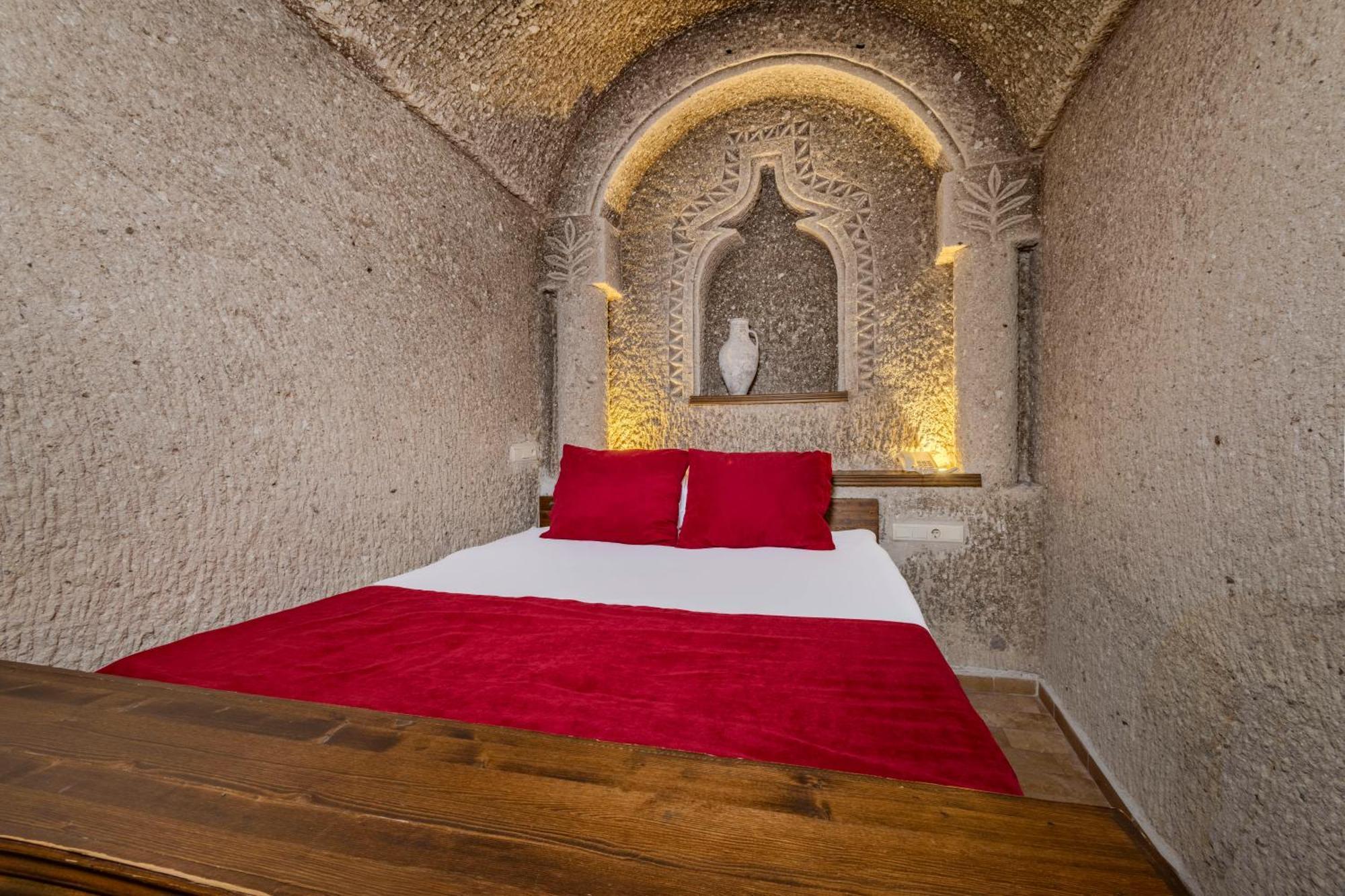 Deluxe Cave Family Suite