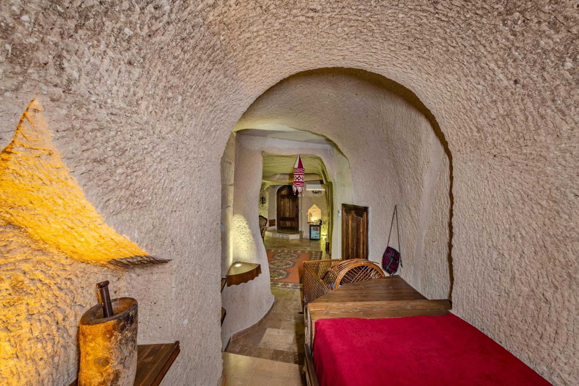 Deluxe Cave Family Suite