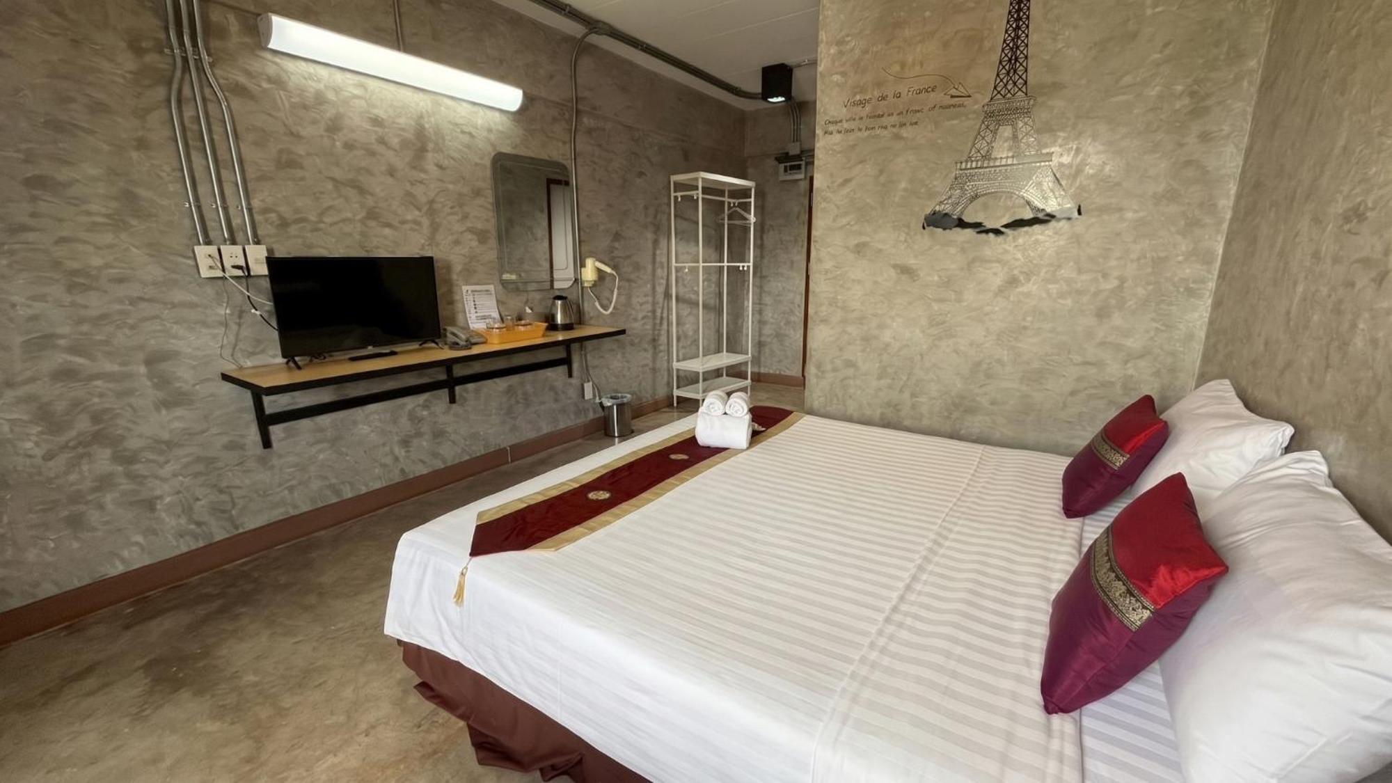 Deluxe King Room