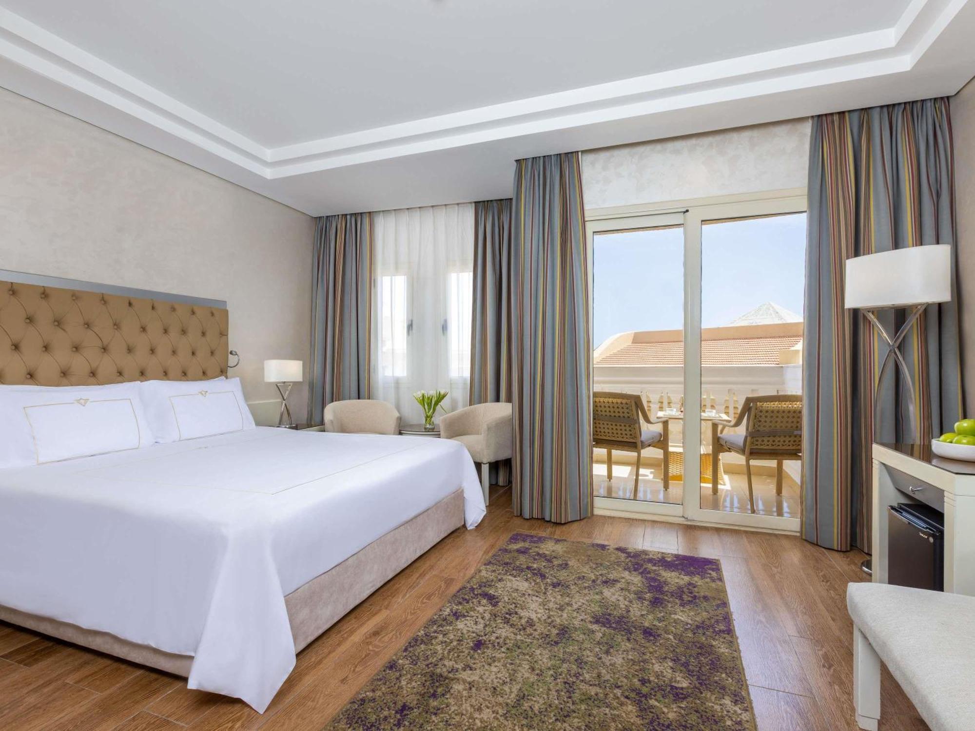 Superior Room Aqua King Bed