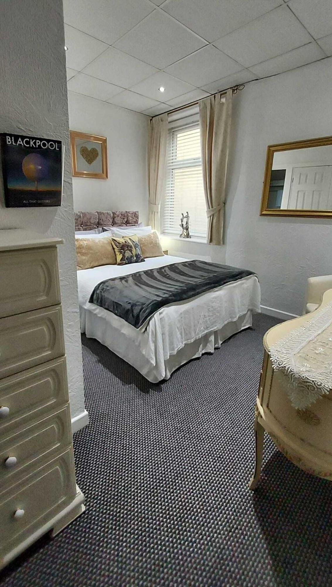 Double Room Private Bathroom