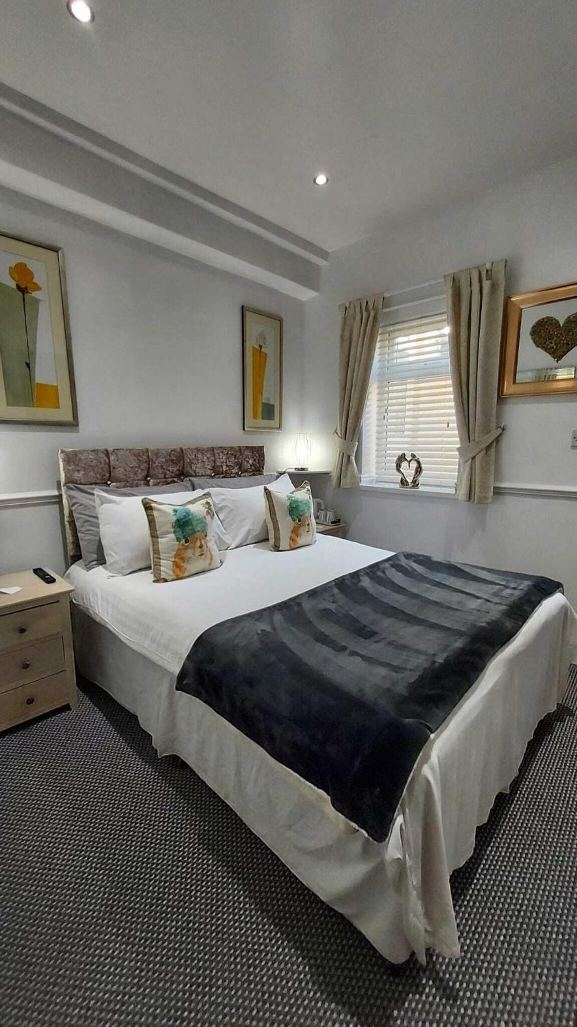 Double Room Private Bathroom