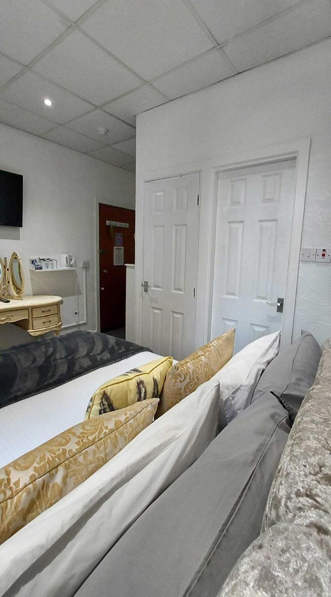 Double Room Private Bathroom