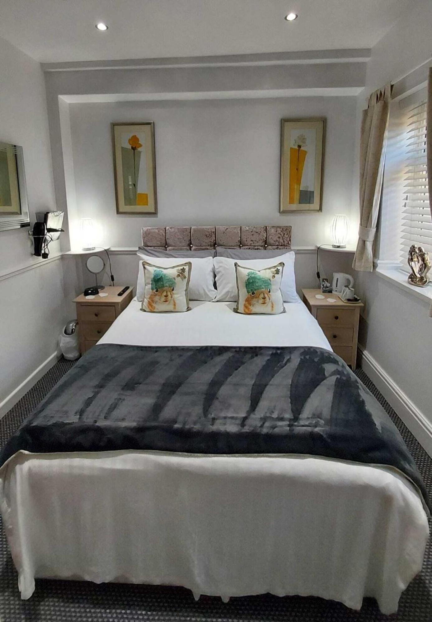 Double Room Private Bathroom