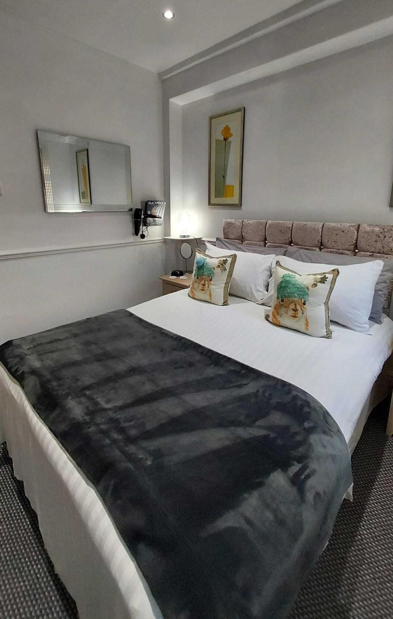 Double Room Private Bathroom