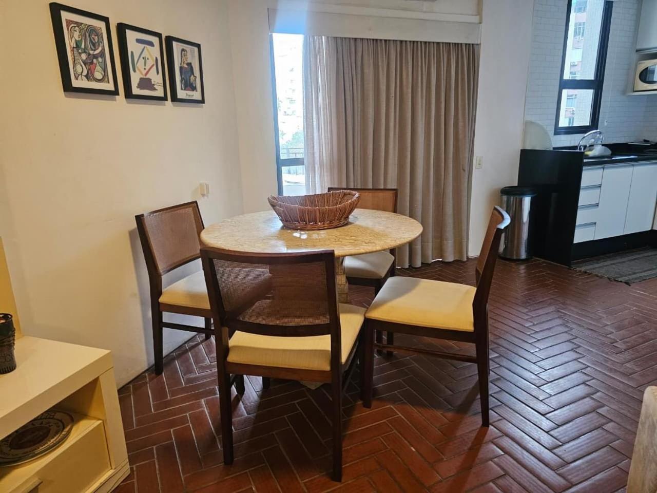 Deluxe One-Bedroom Apartment
