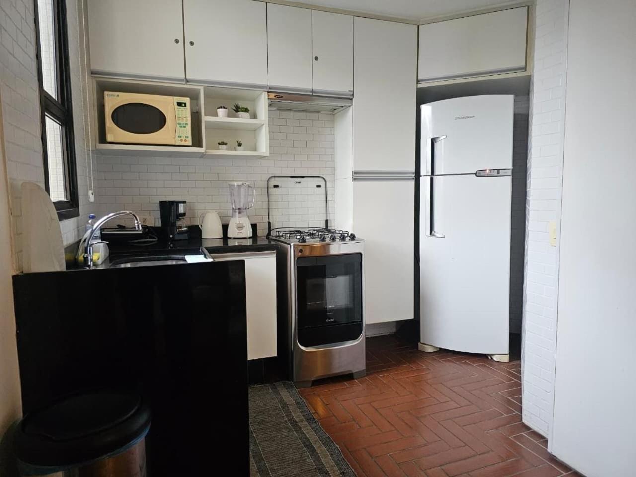 Deluxe One-Bedroom Apartment