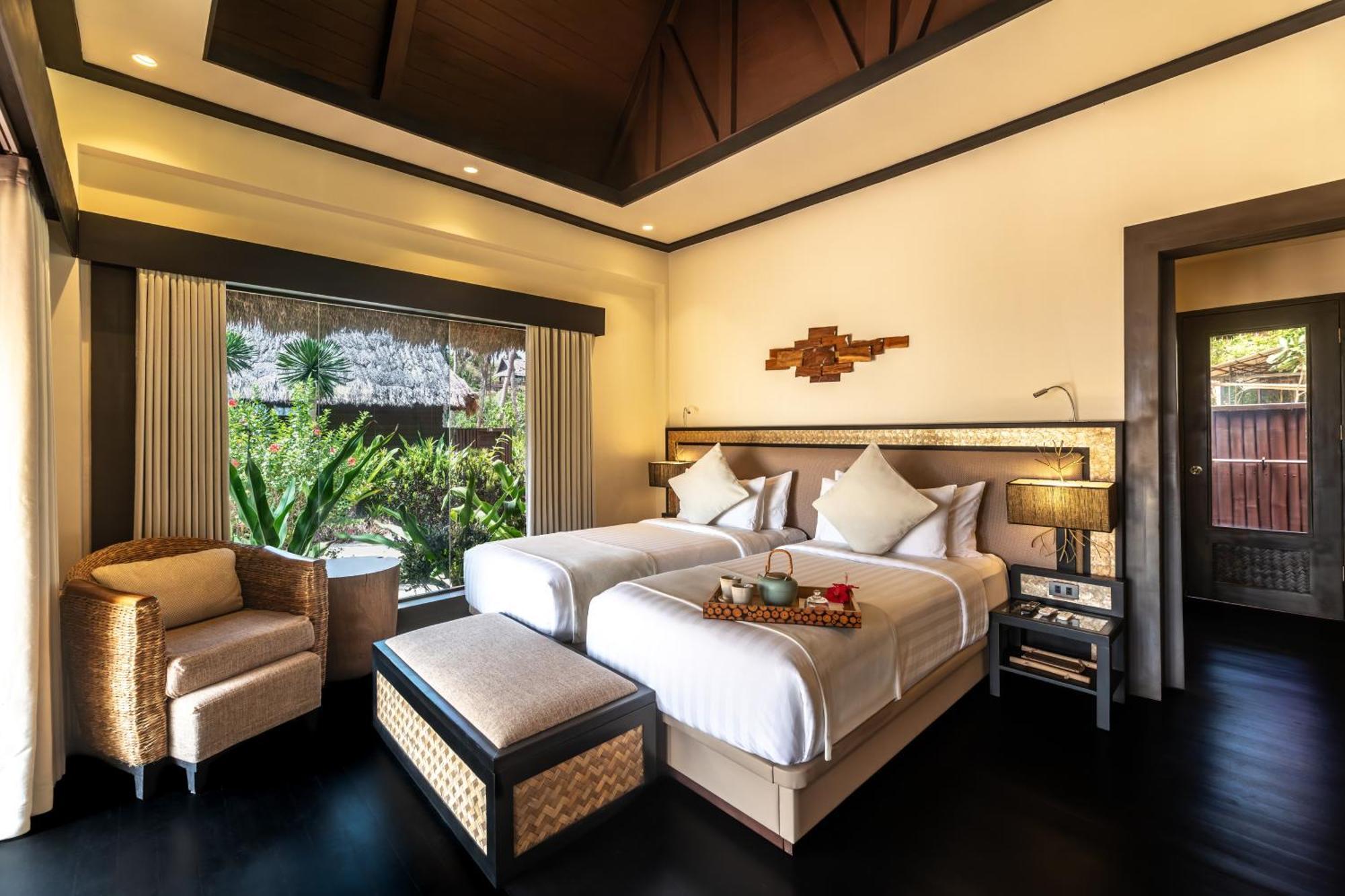 Beach View Villa Roundtrip Lio Airport Transfers