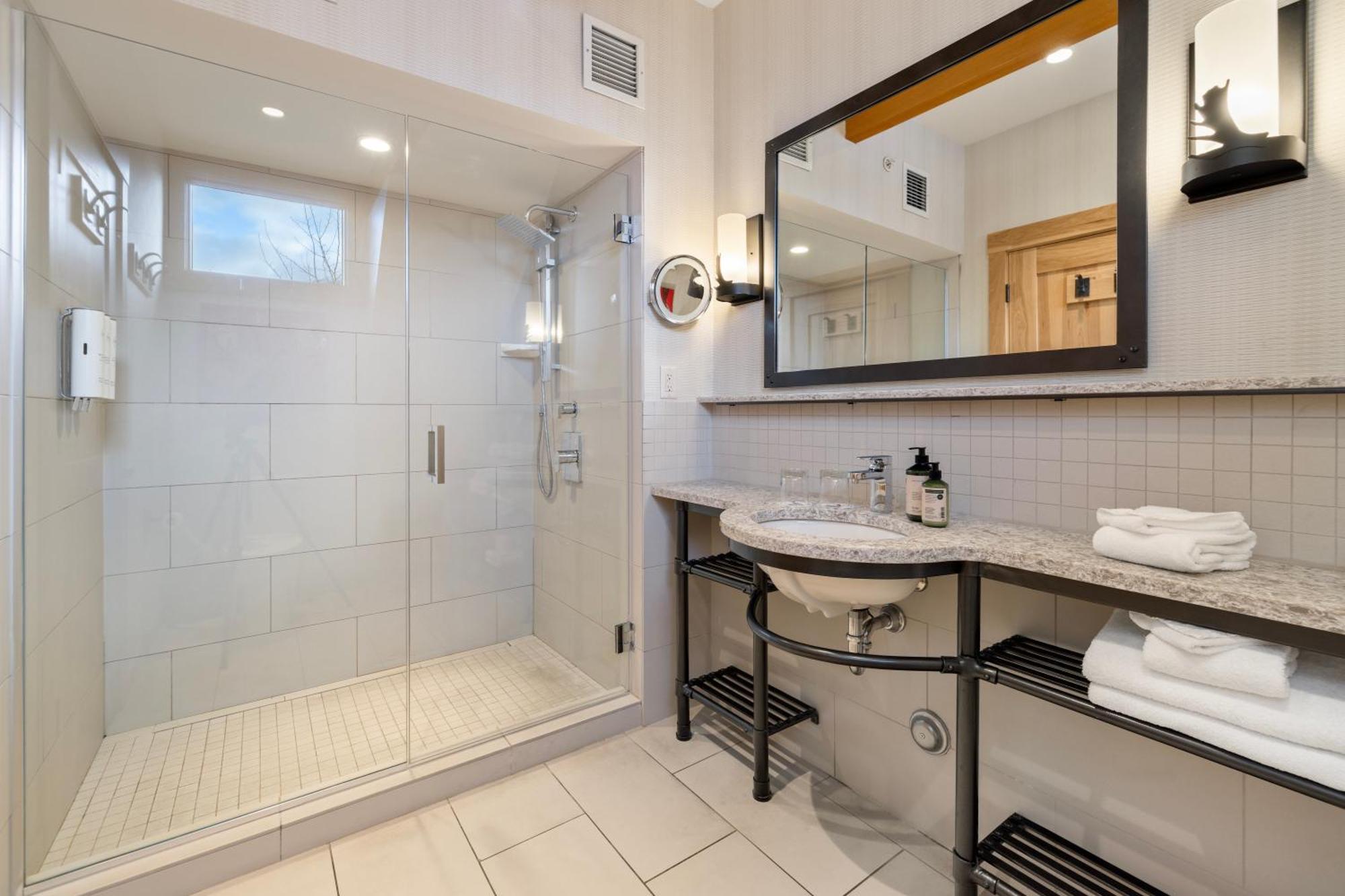 Rooftop One-Bedroom Suite