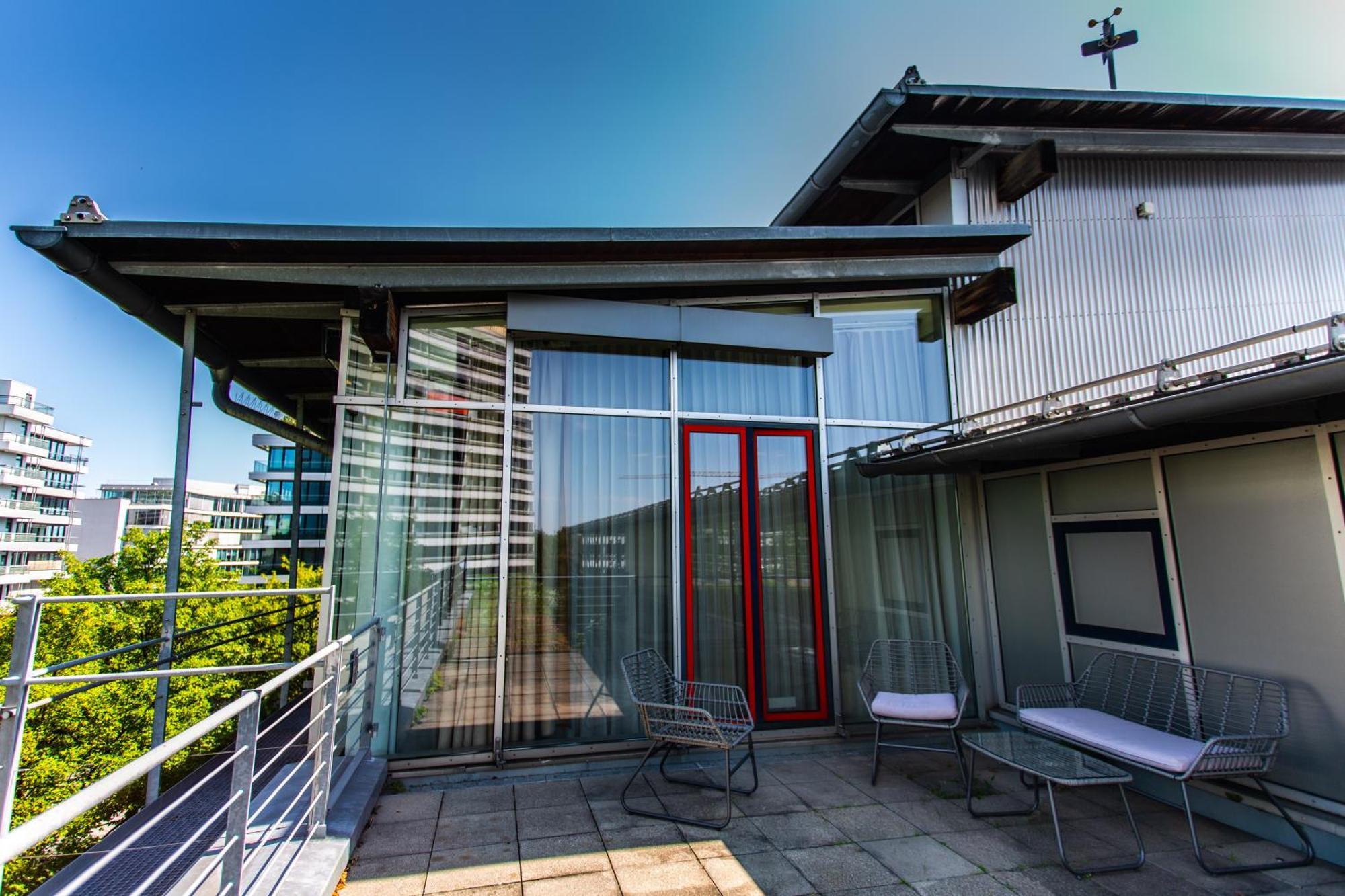 Apartment M King bed terrace