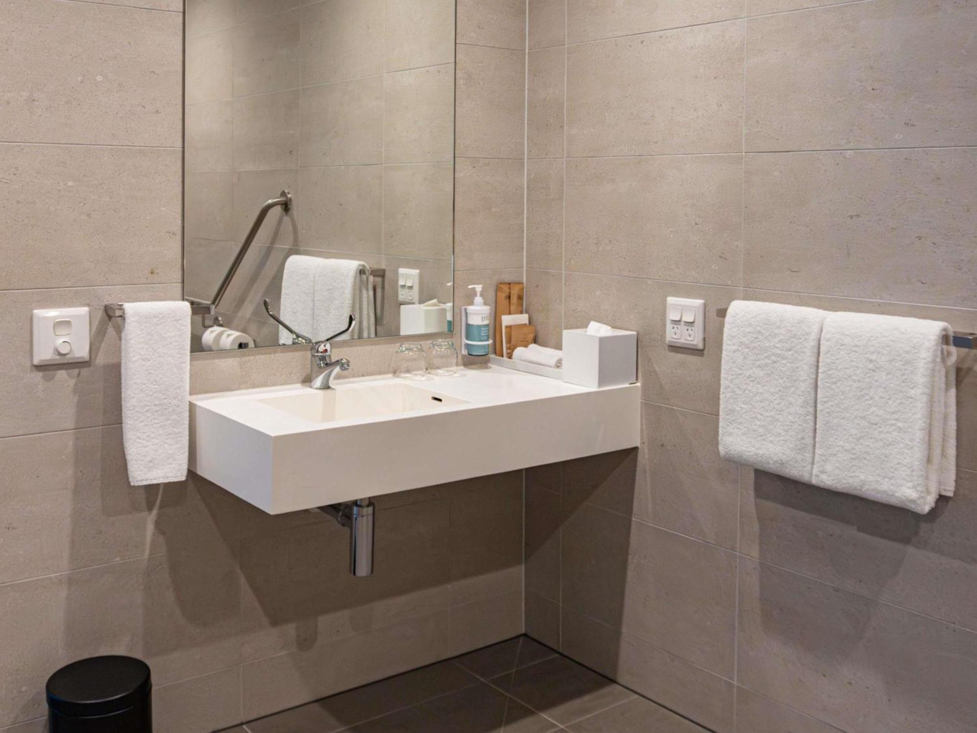 Standard Queen Room Accessible