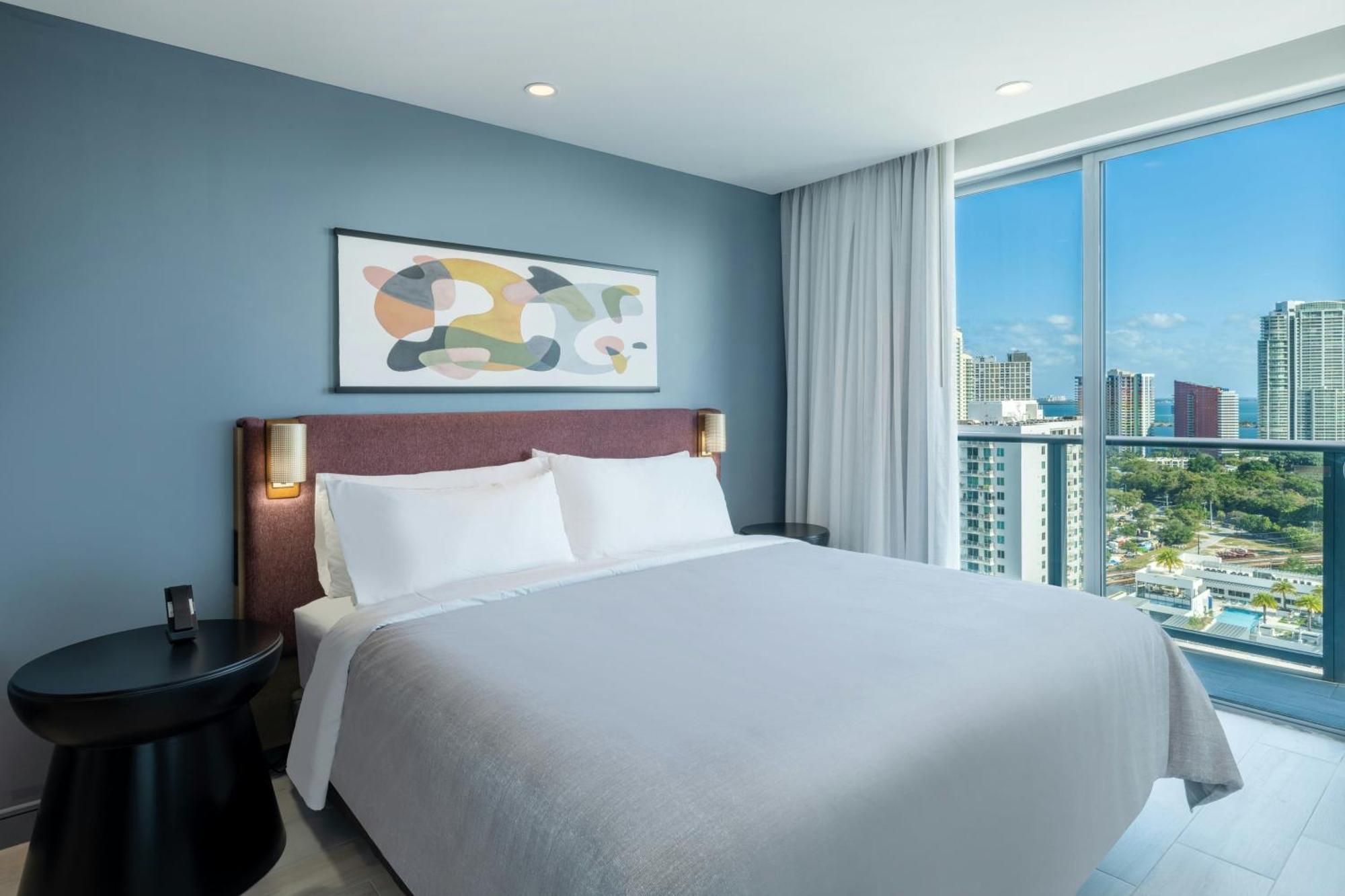 One Bedroom King Suite Sofa Bed Balcony Non-Smoking