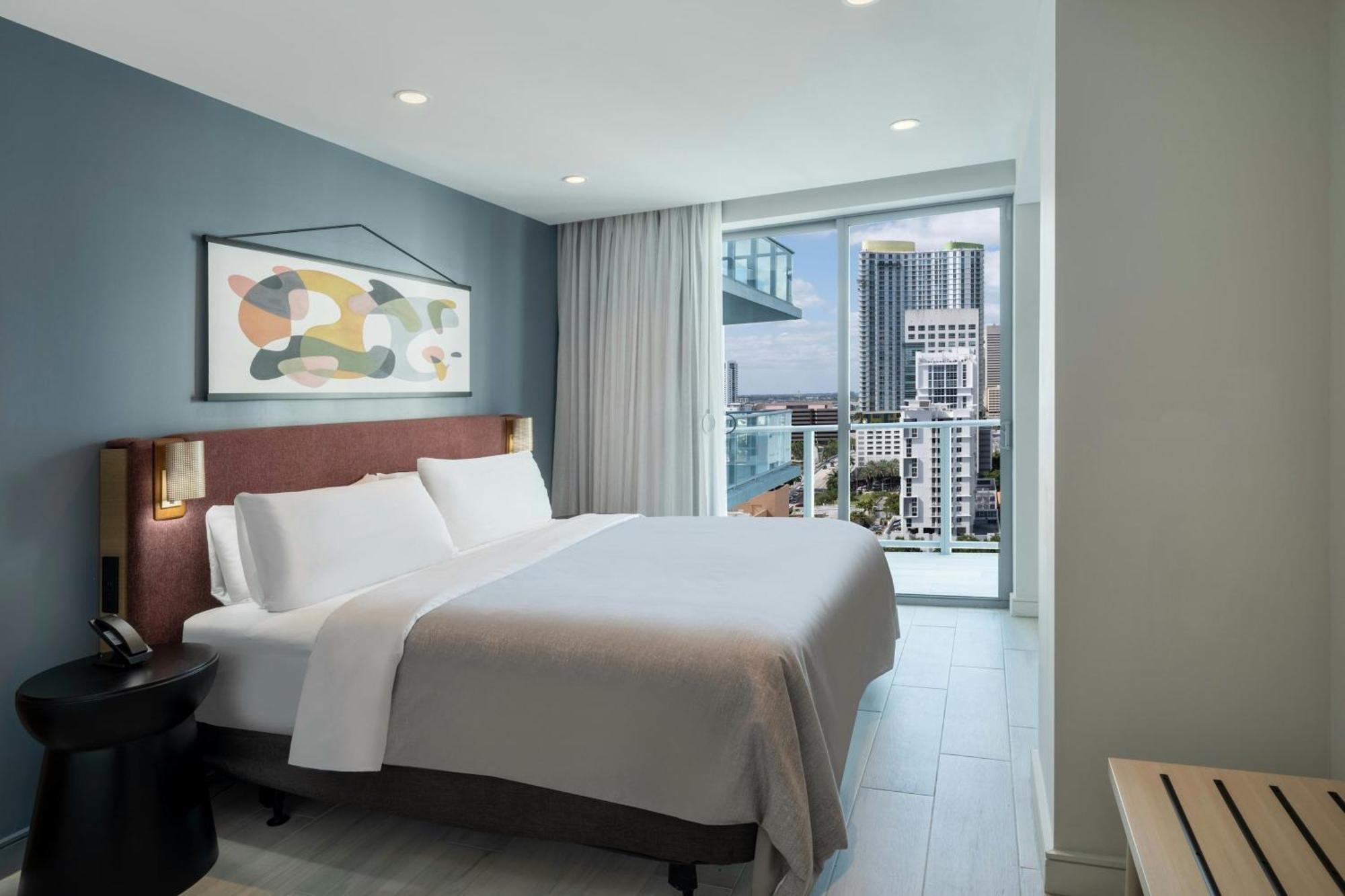 One Bedroom King Suite Sofa Bed Balcony Non-Smoking