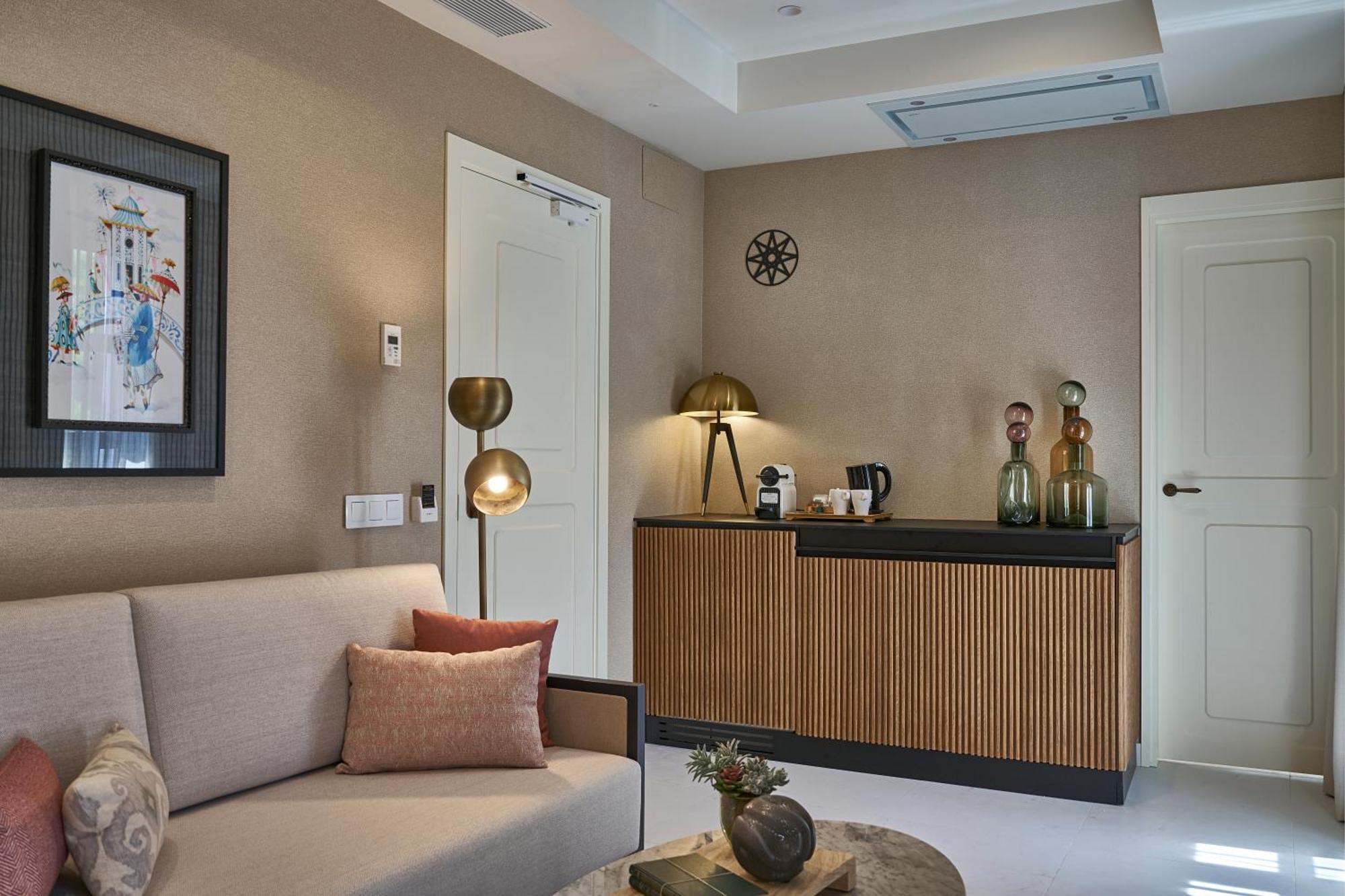 Junior Suite street floor