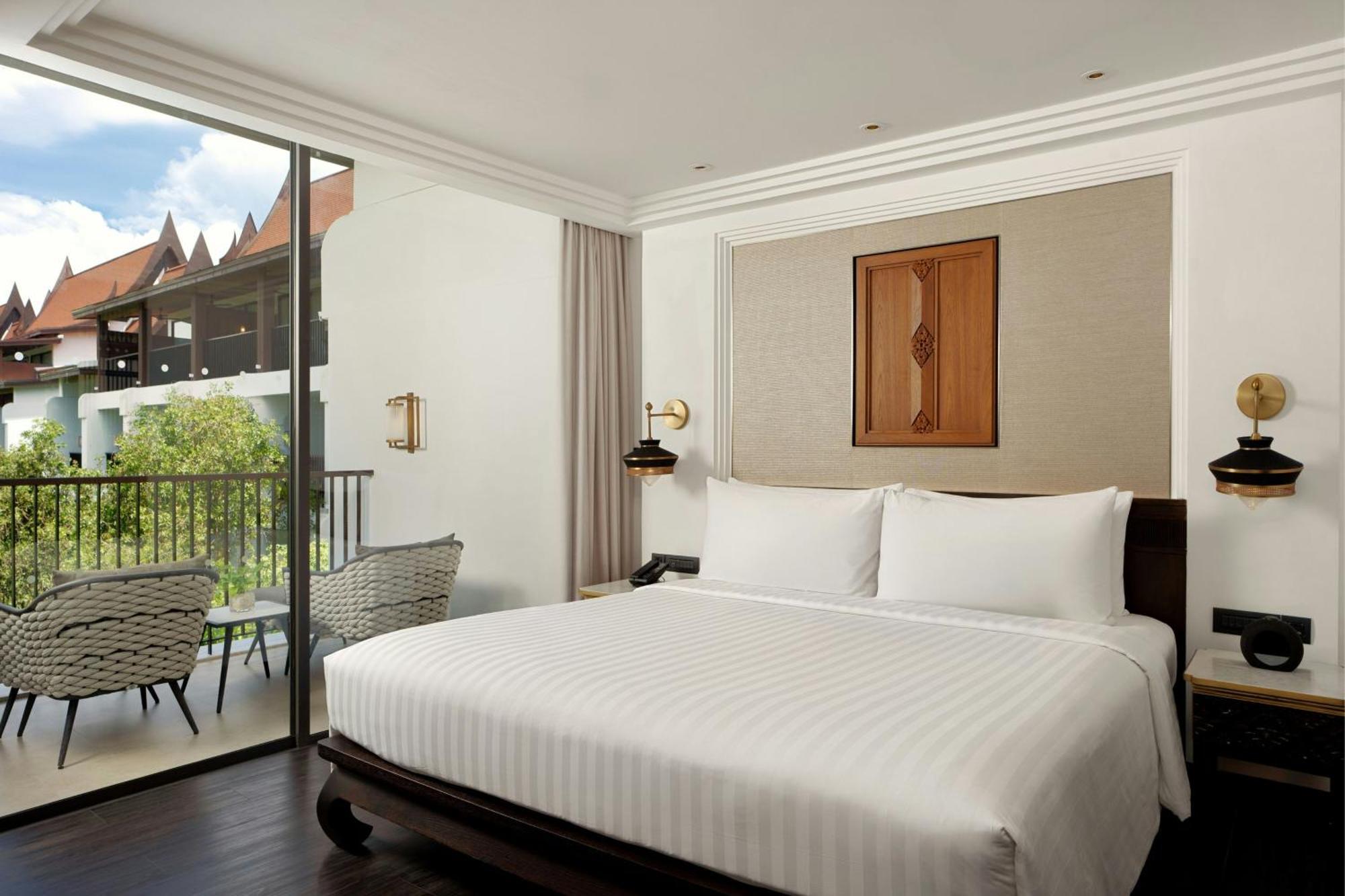 Two-Bedroom Apartment King Bed Two Twin Beds