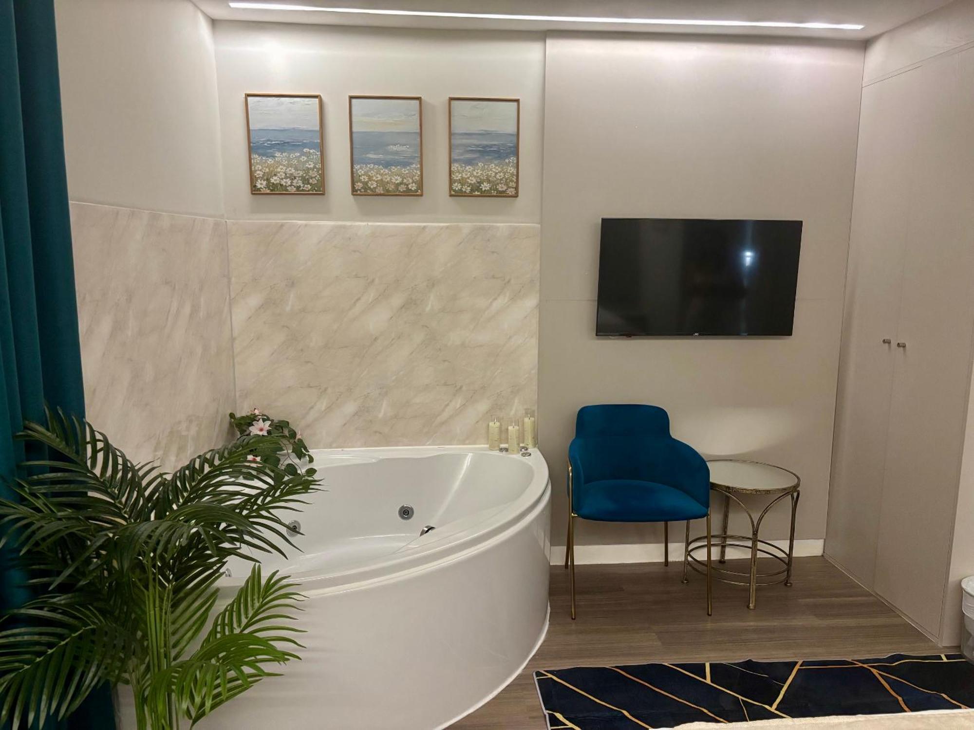Double Studio Jacuzzi Lower Ground floor