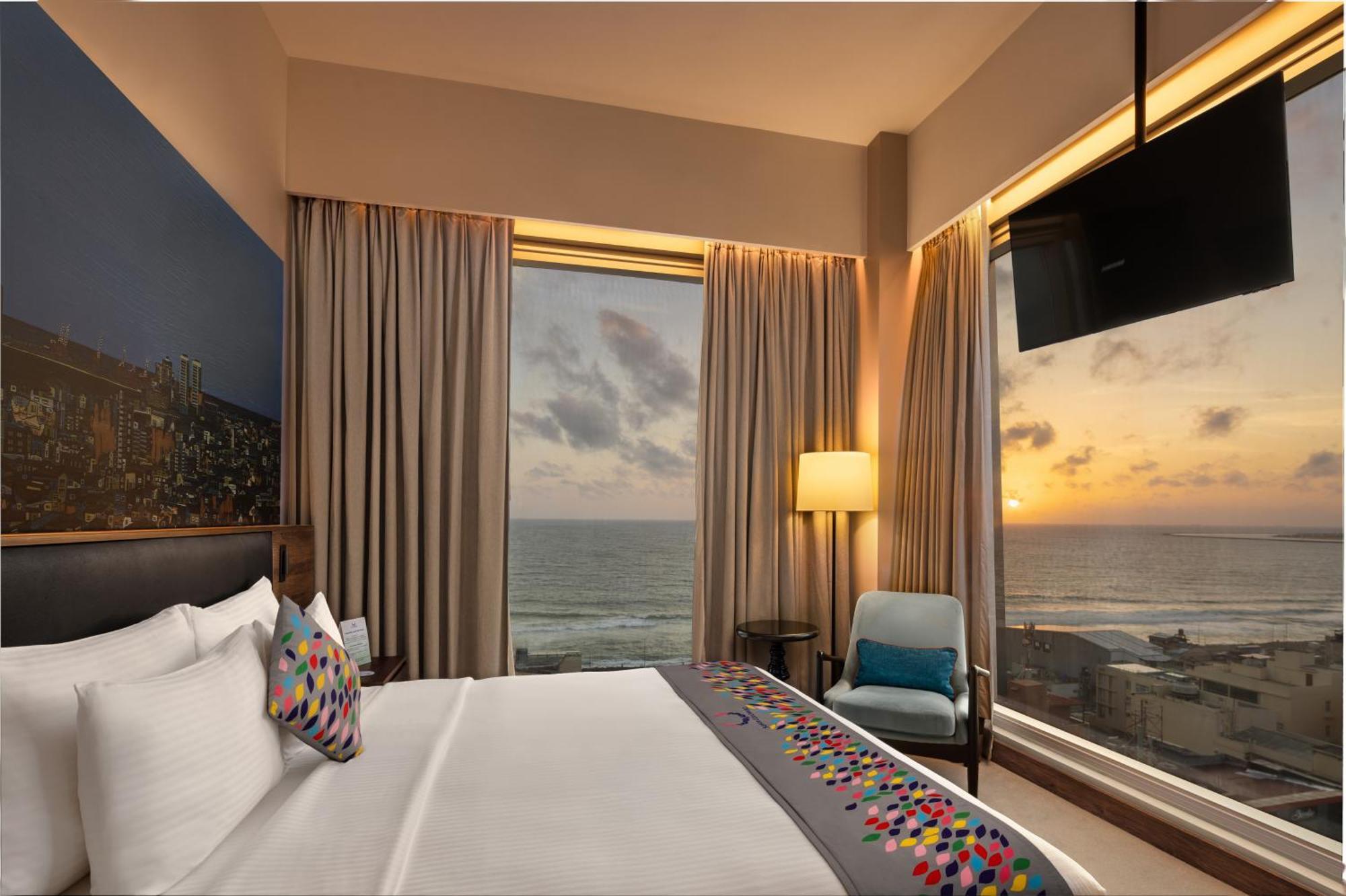 Deluxe King Room Sea View