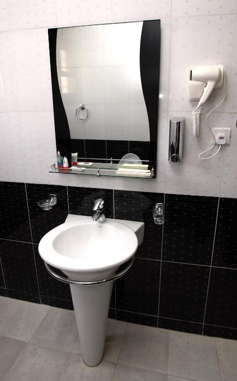 Doppel- oder Zweibettzimmer