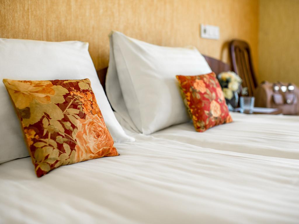 Standard Queen Room