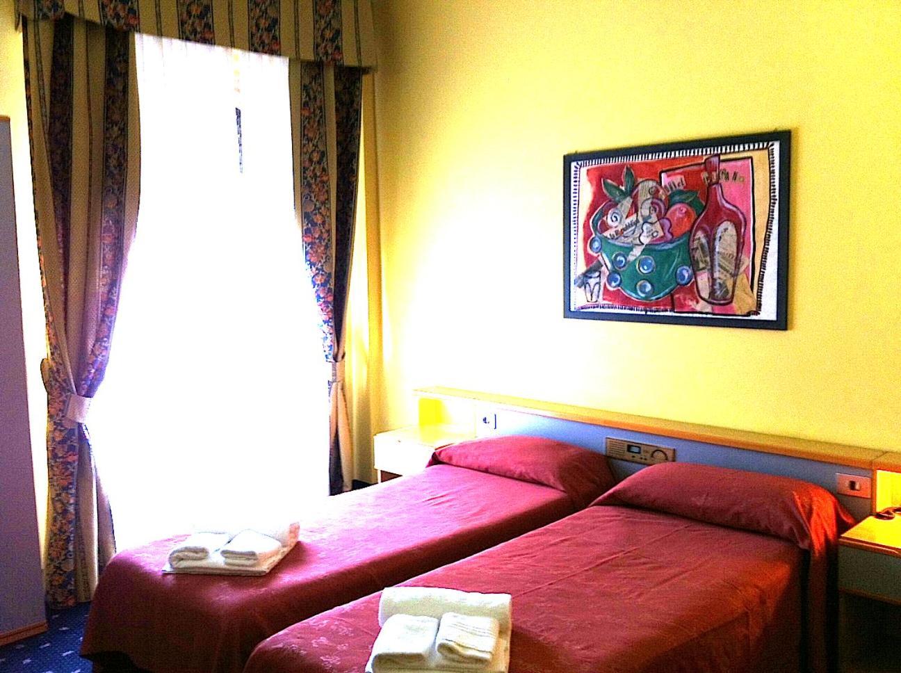 Twin Room,1209361636:JPEG