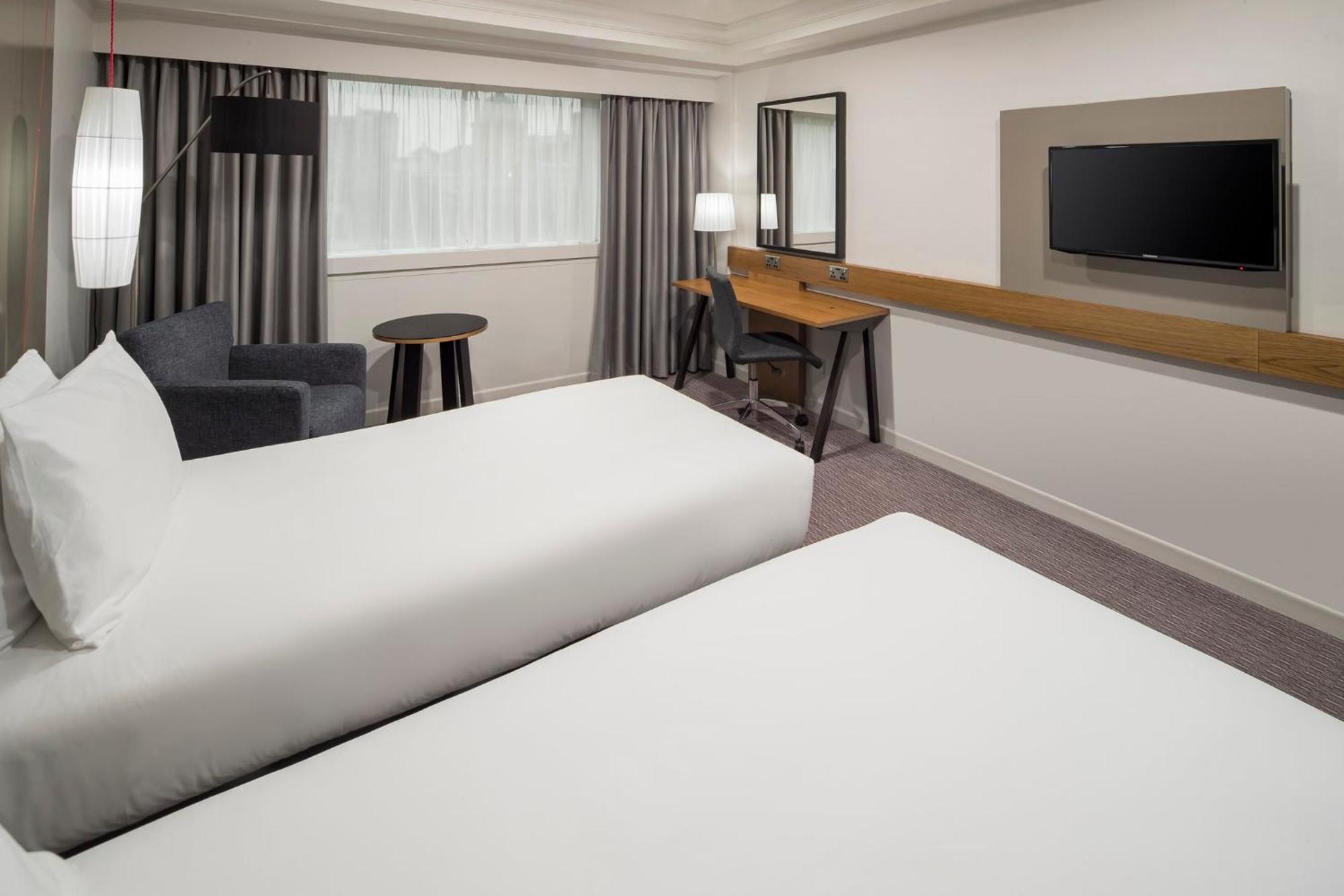 Standard Twin Room Disability Access