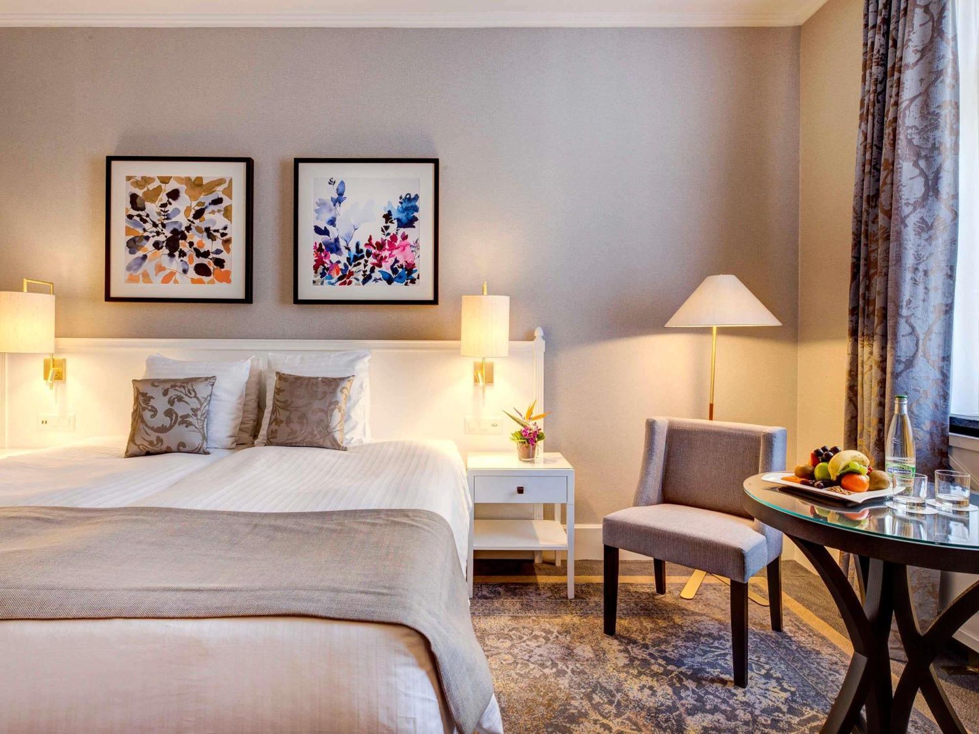 Habitación Fairmont con cama grande y vistas a la ciudad