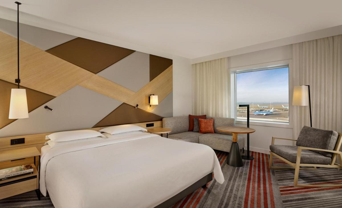King Room Club Lounge Access
