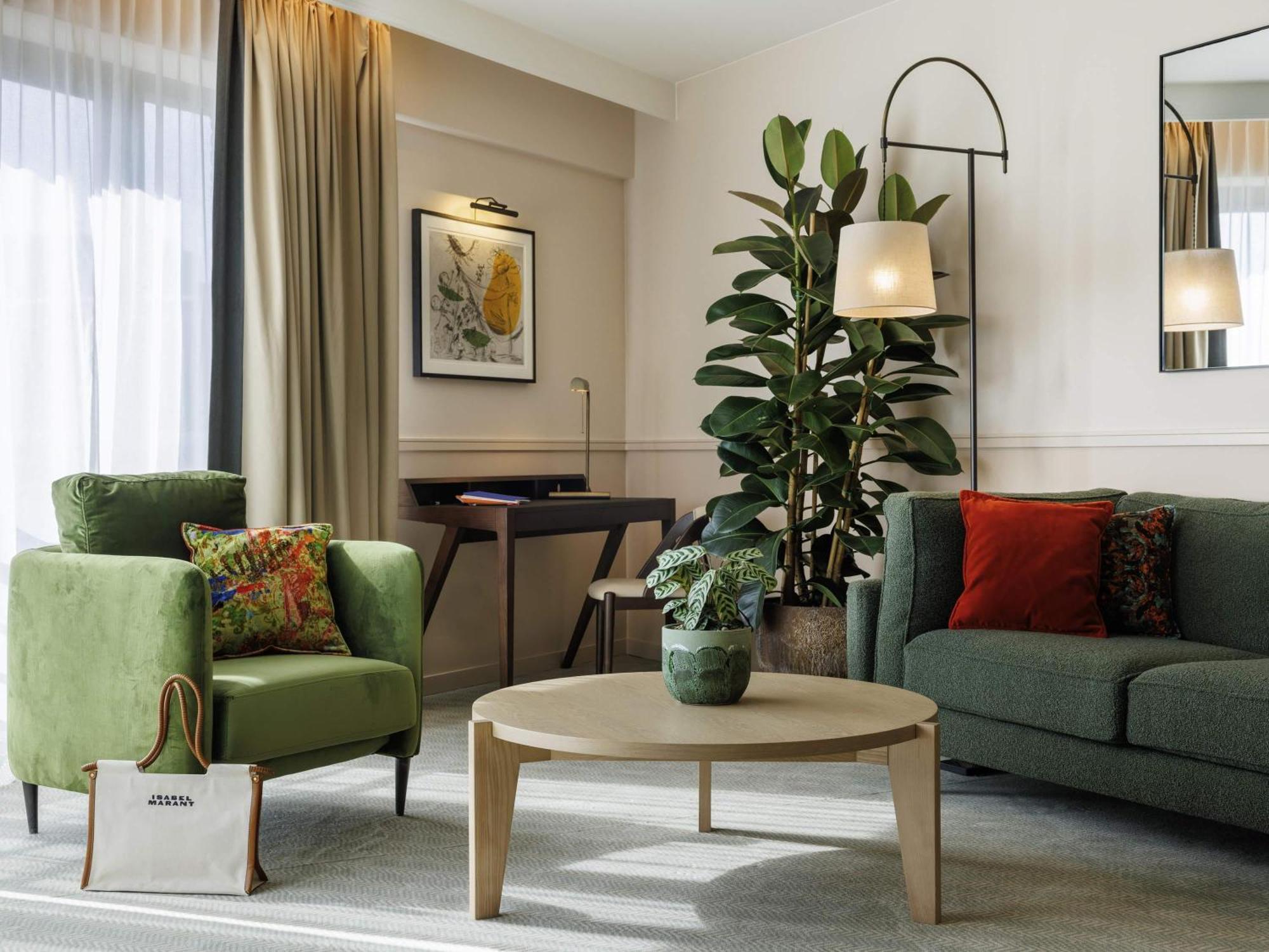One-Bedroom Prestige King Suite Separate Living Area