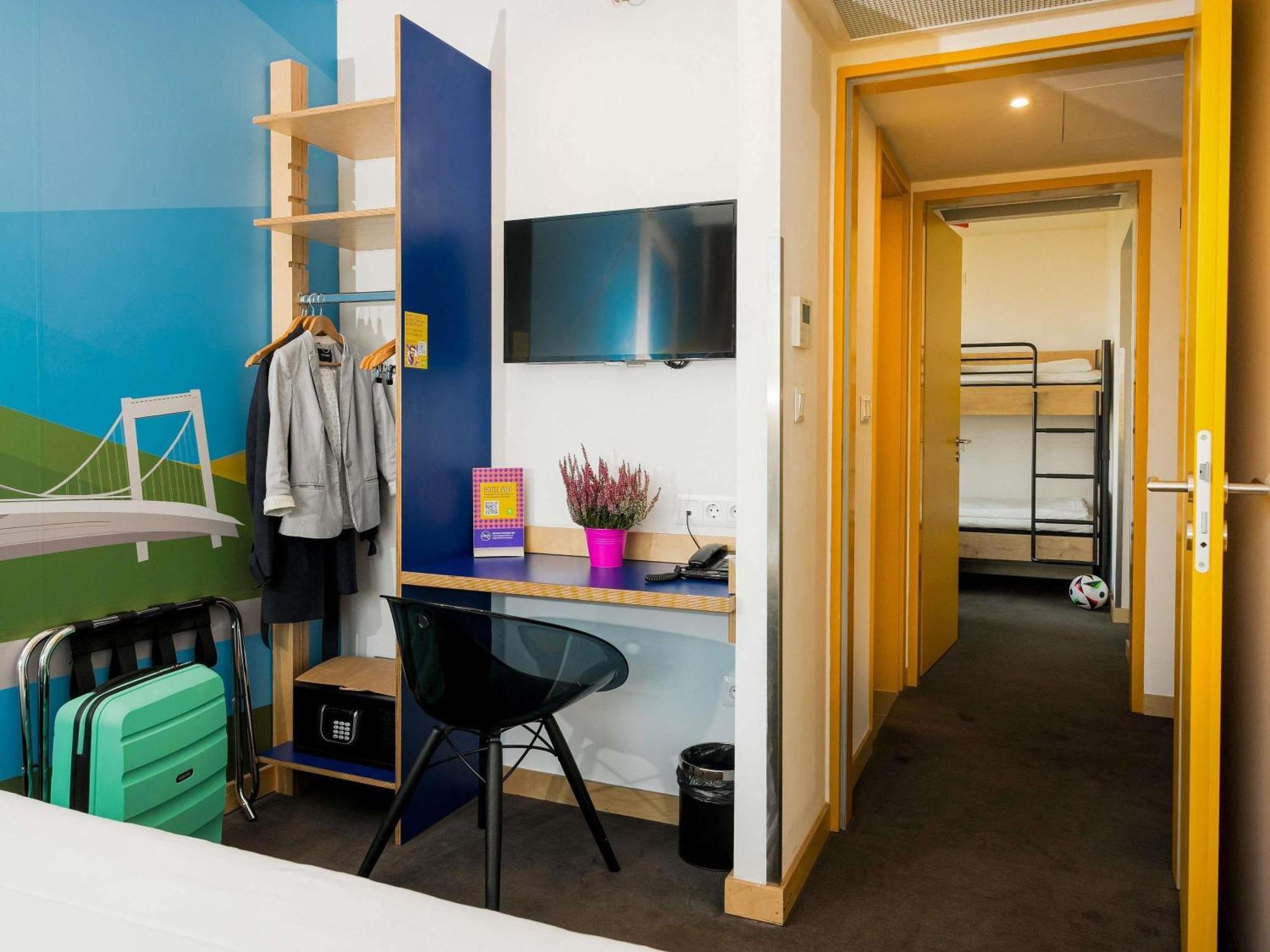 Family Room Double Bed Bunk Bed
