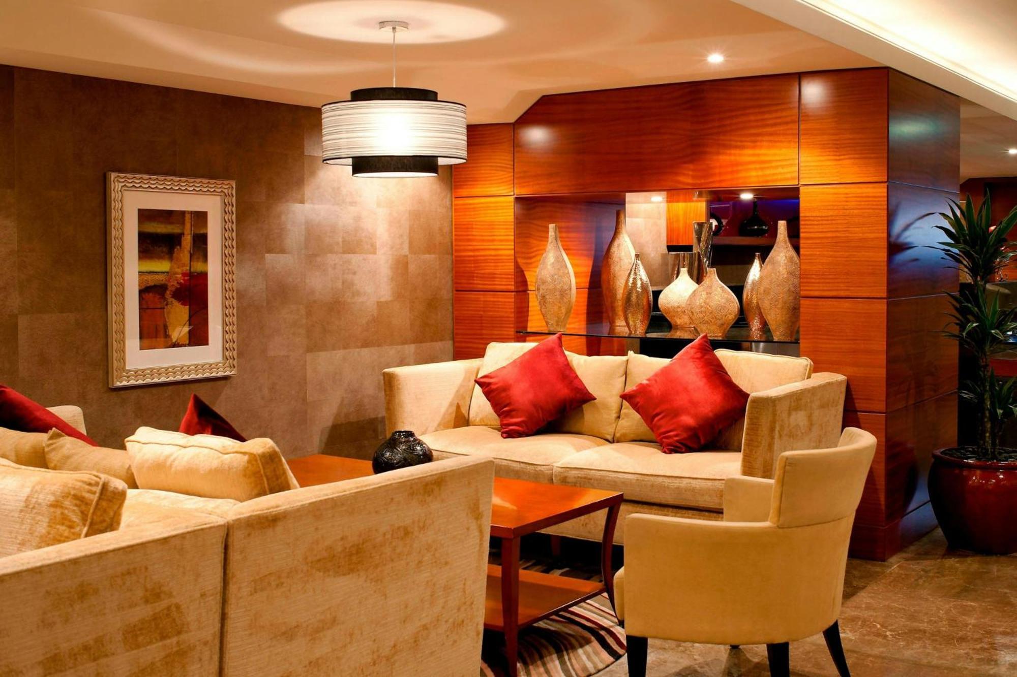 Club Room Club lounge access Guest room 1 King City view