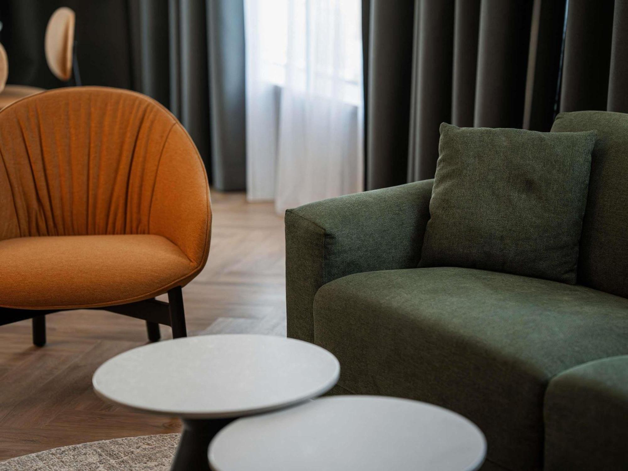 Executive King Suite Sofa