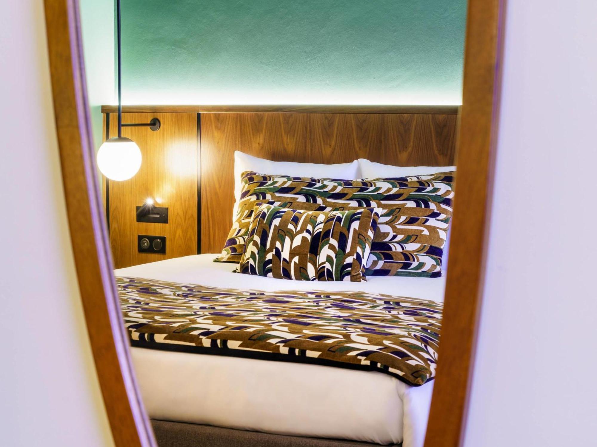 Superior Zimmer mit Kingsize-Bett und Badewanne