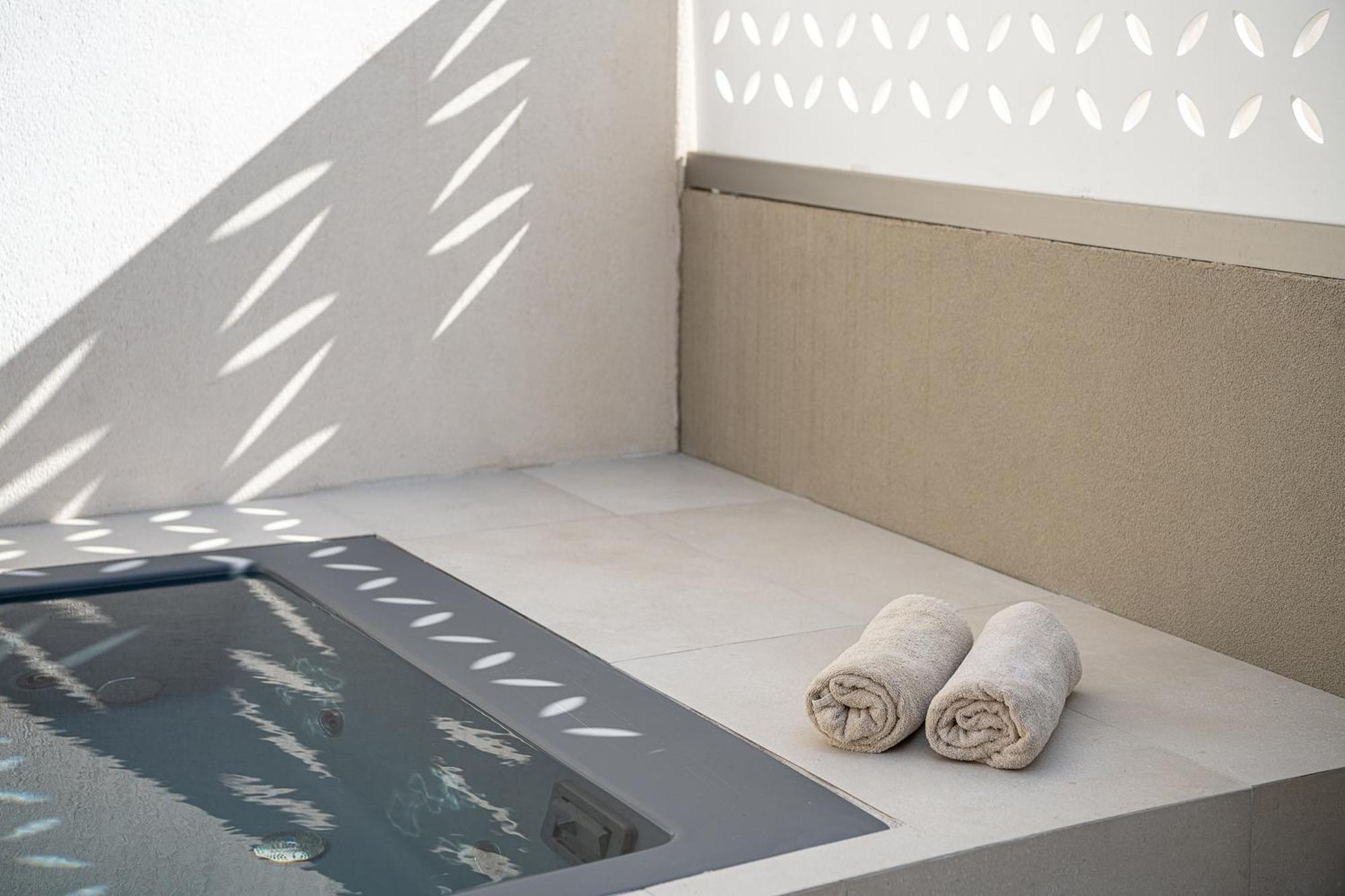 Studio Spa Bath