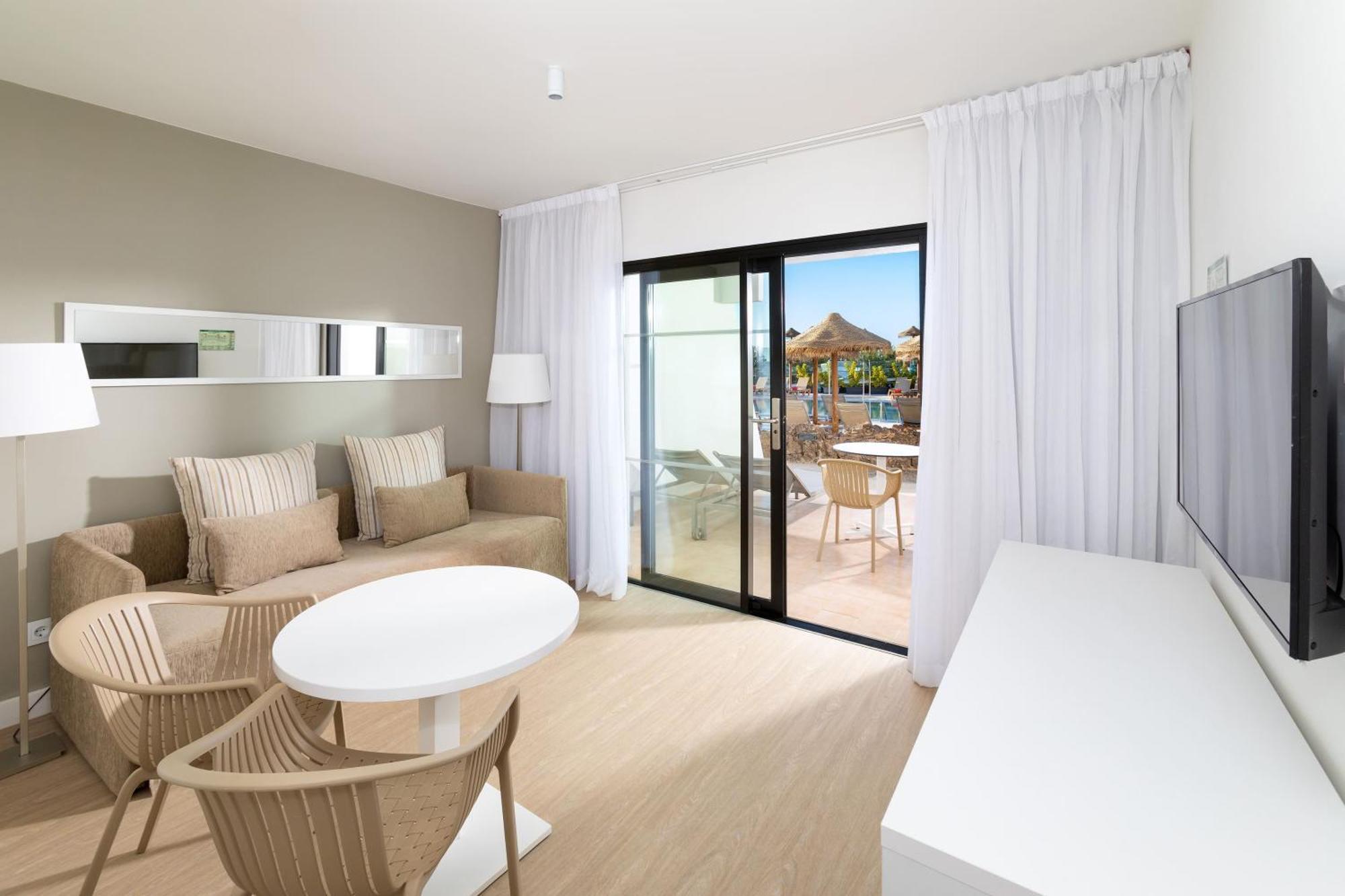 Junior Suite Pool Access