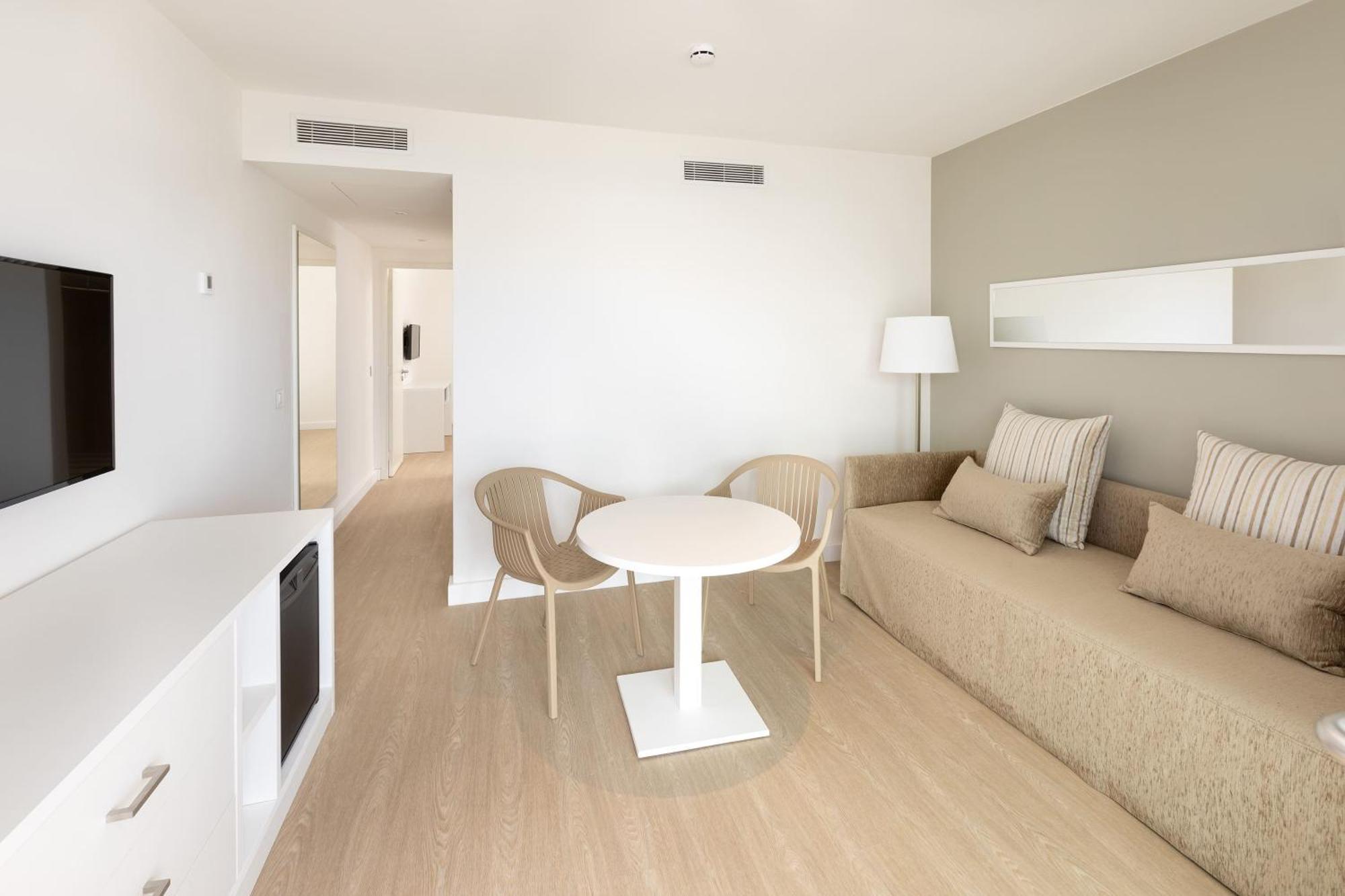 Junior Suite Pool Access