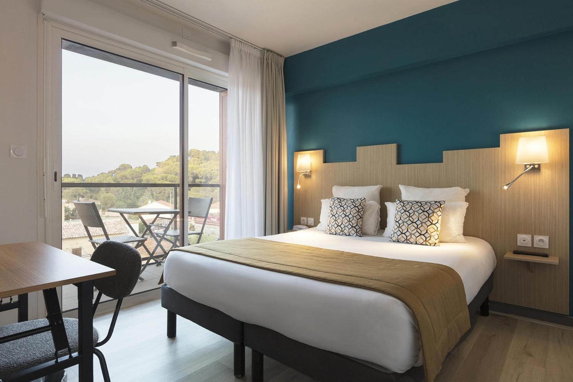 Superior Queen Room Balcony Higher Floor or Non-Smoking