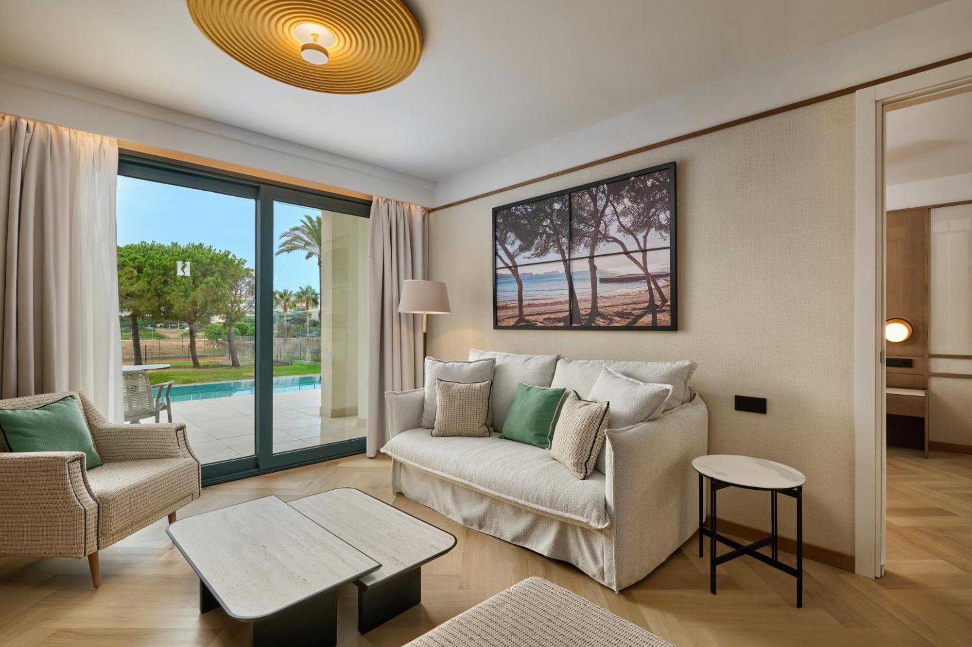 Serenity Suite Swim-Up