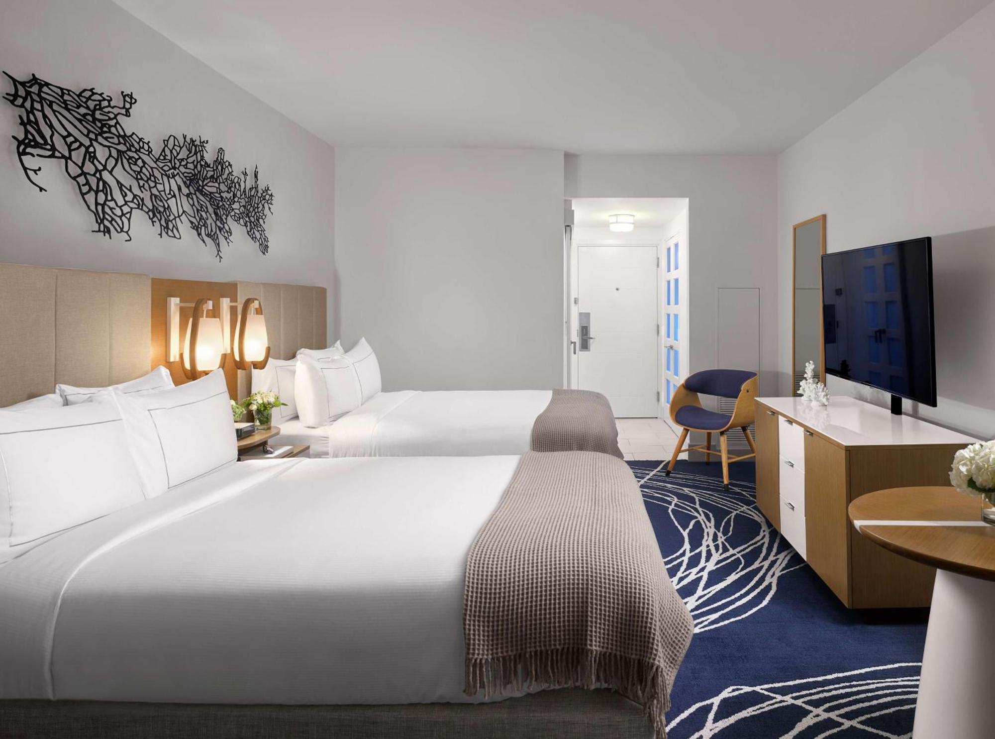Two Double Rooms Balcony